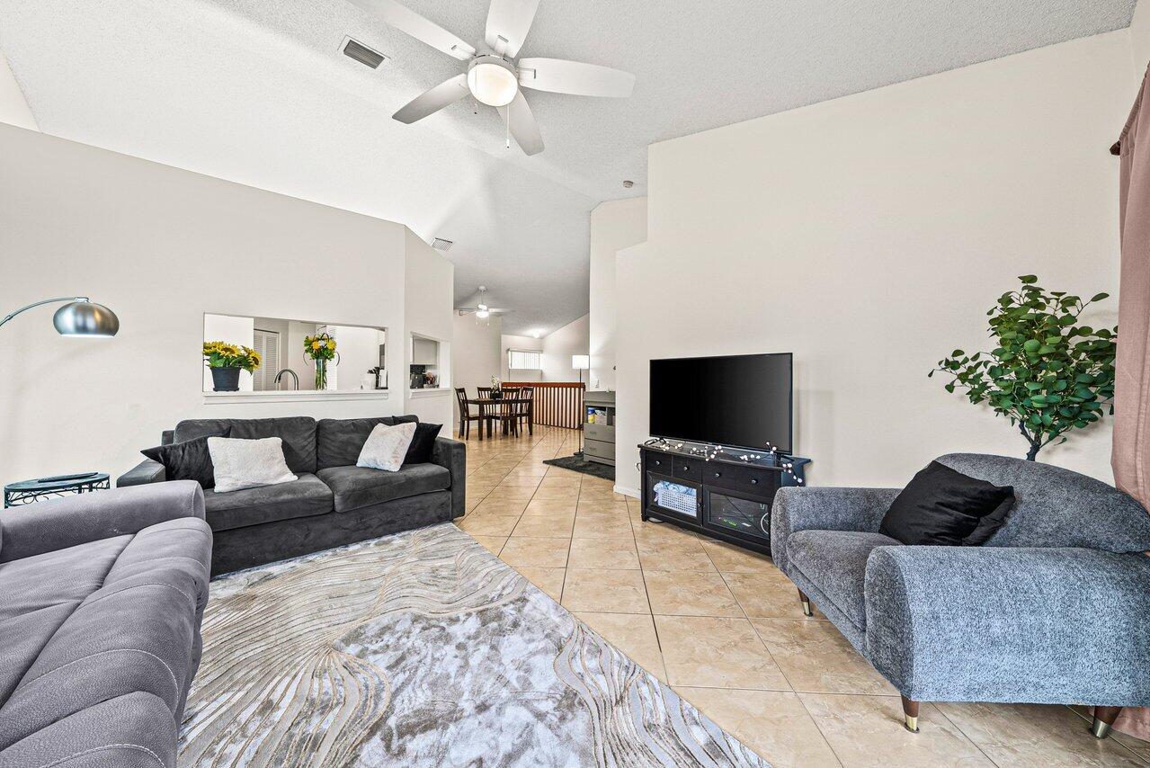 16 Via De Casas Sur 204 — photo