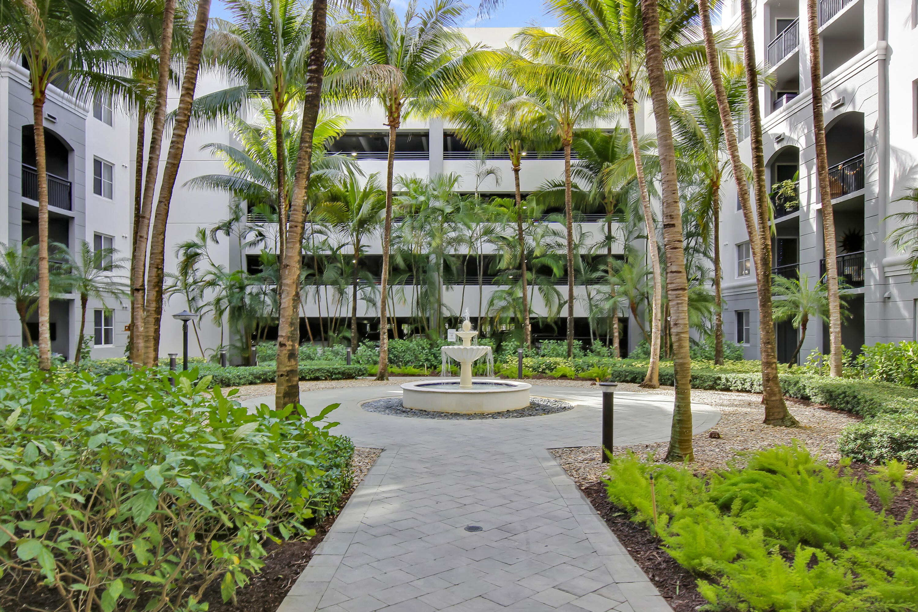 1660 Renaissance Commons Boulevard 2118 — photo