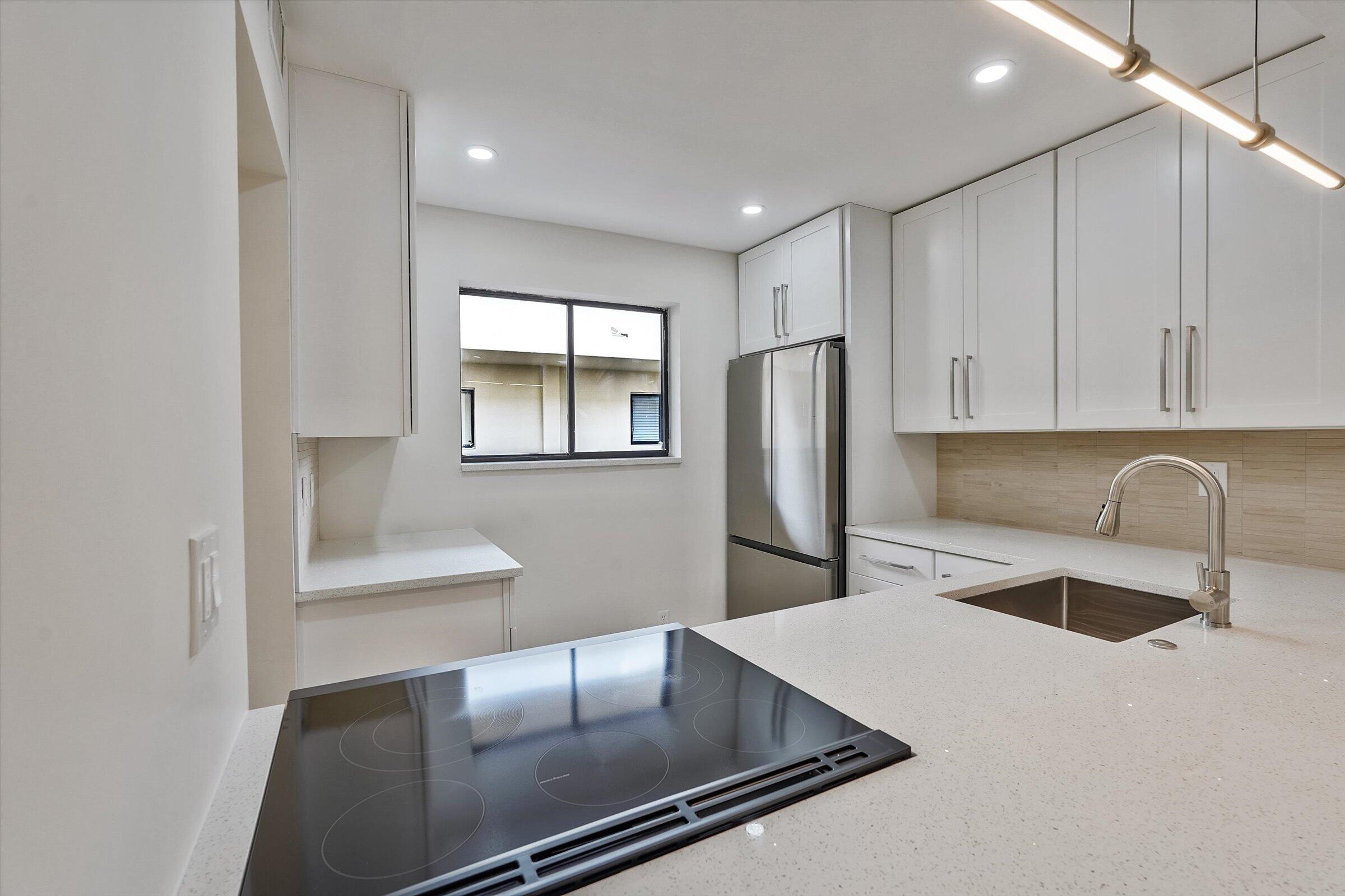 5220 Las Verdes Circle 321 — photo