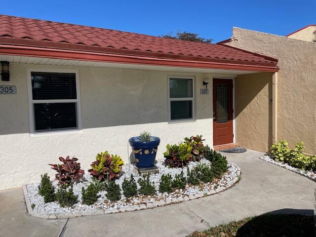 307 Lake Evelyn Drive — photo