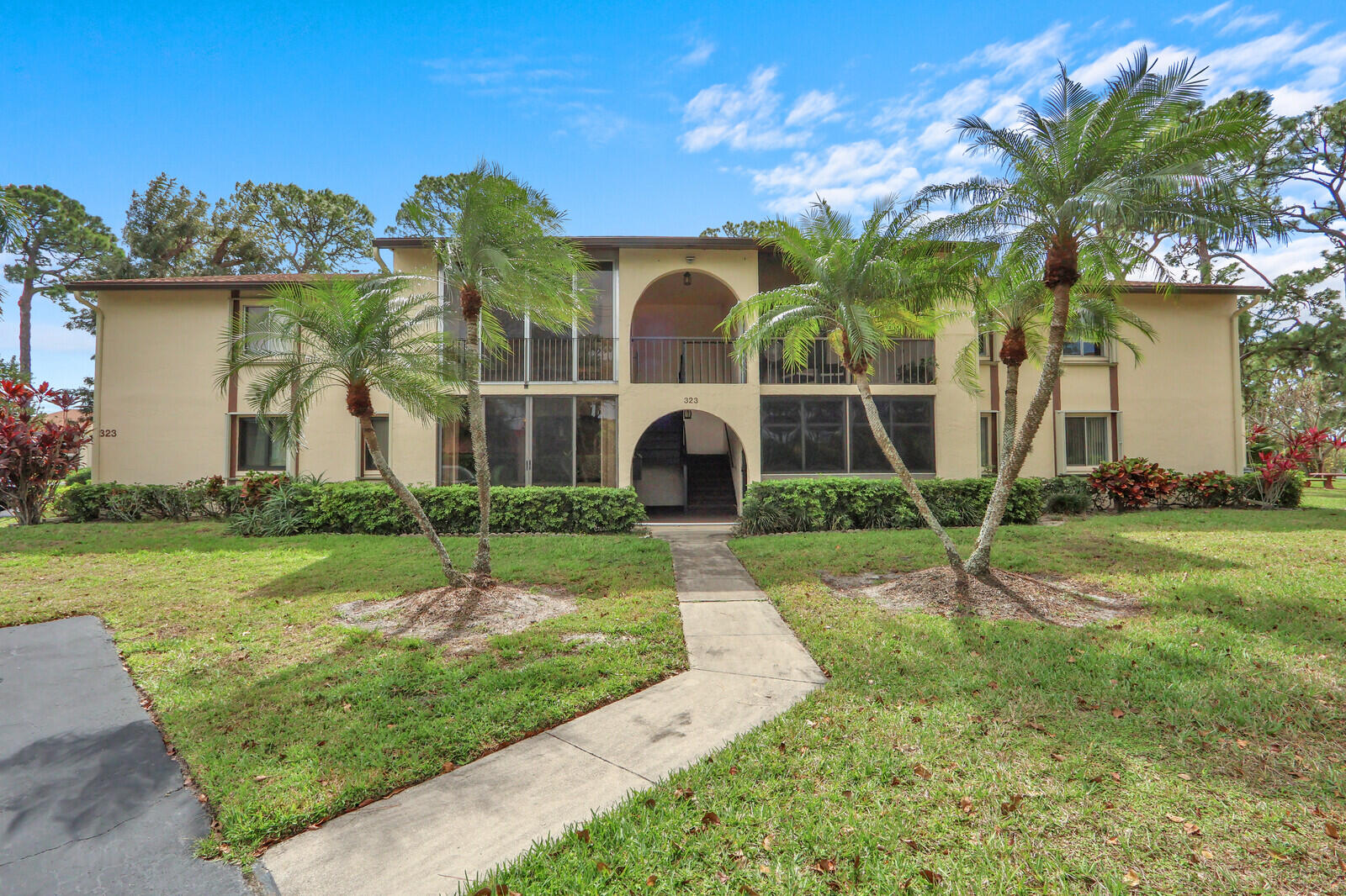 323 Knotty Pine Circle a2 — photo