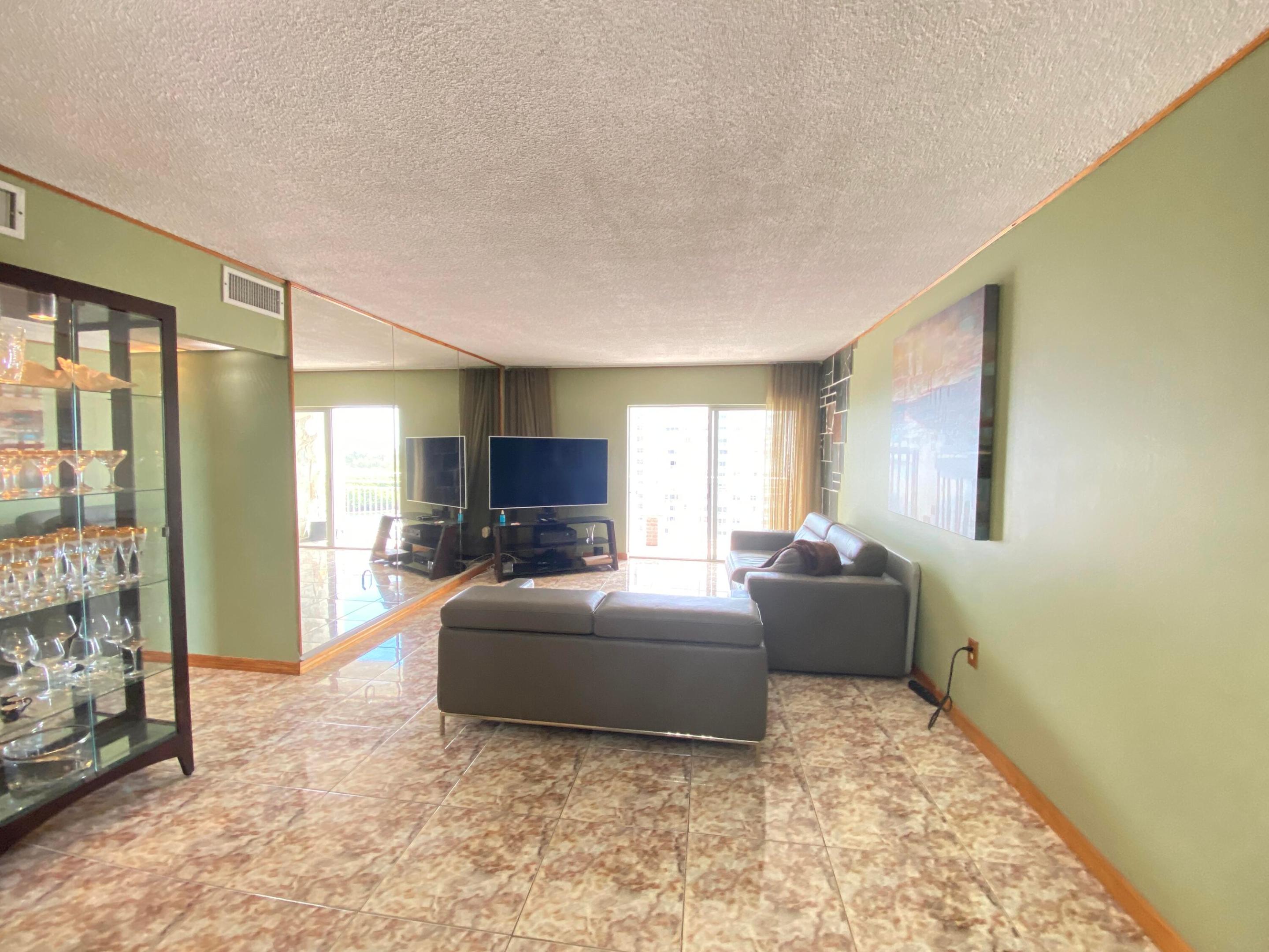 400 Kings Point Drive 1423 — photo
