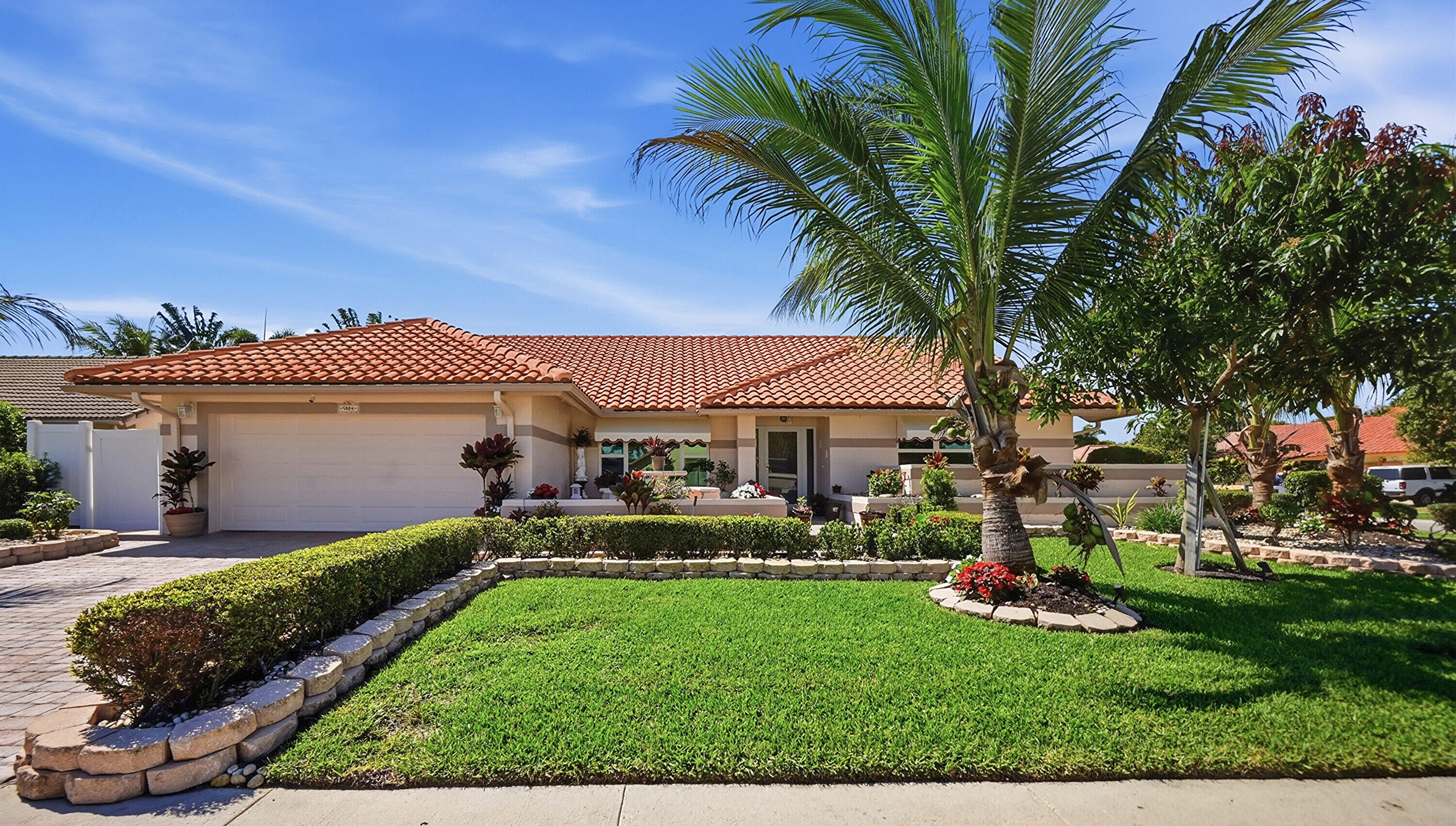 5884 Laurel Green Circle — photo