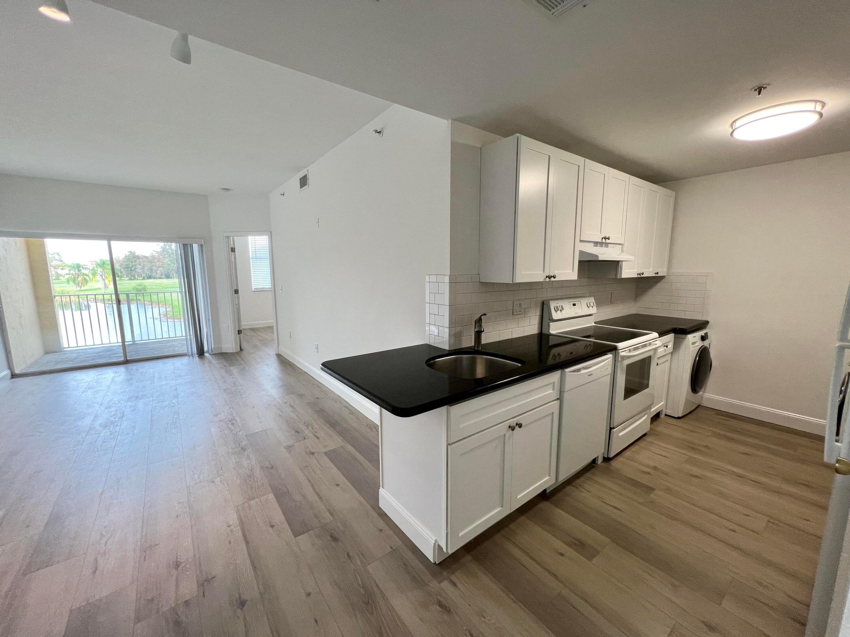 2040 Greenview Shores Boulevard 214 — photo