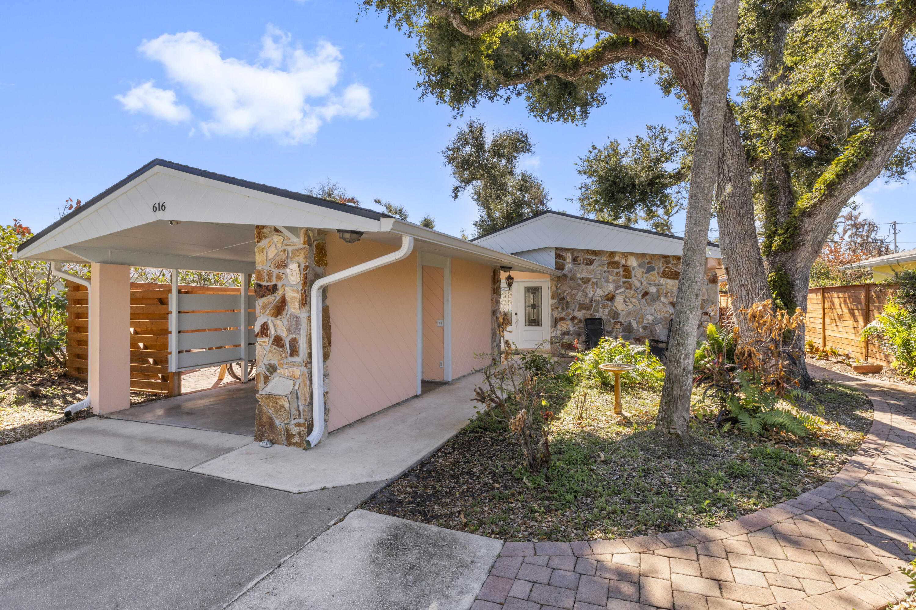 616 Dahlia Lane — photo