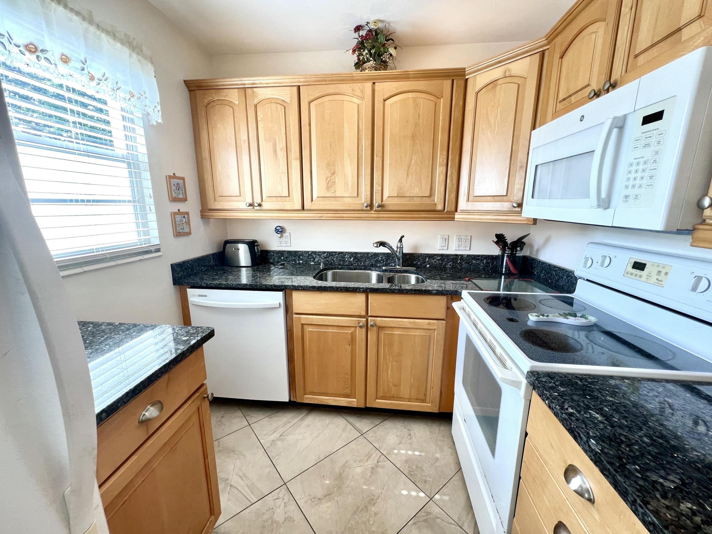 328 Farnham P — photo