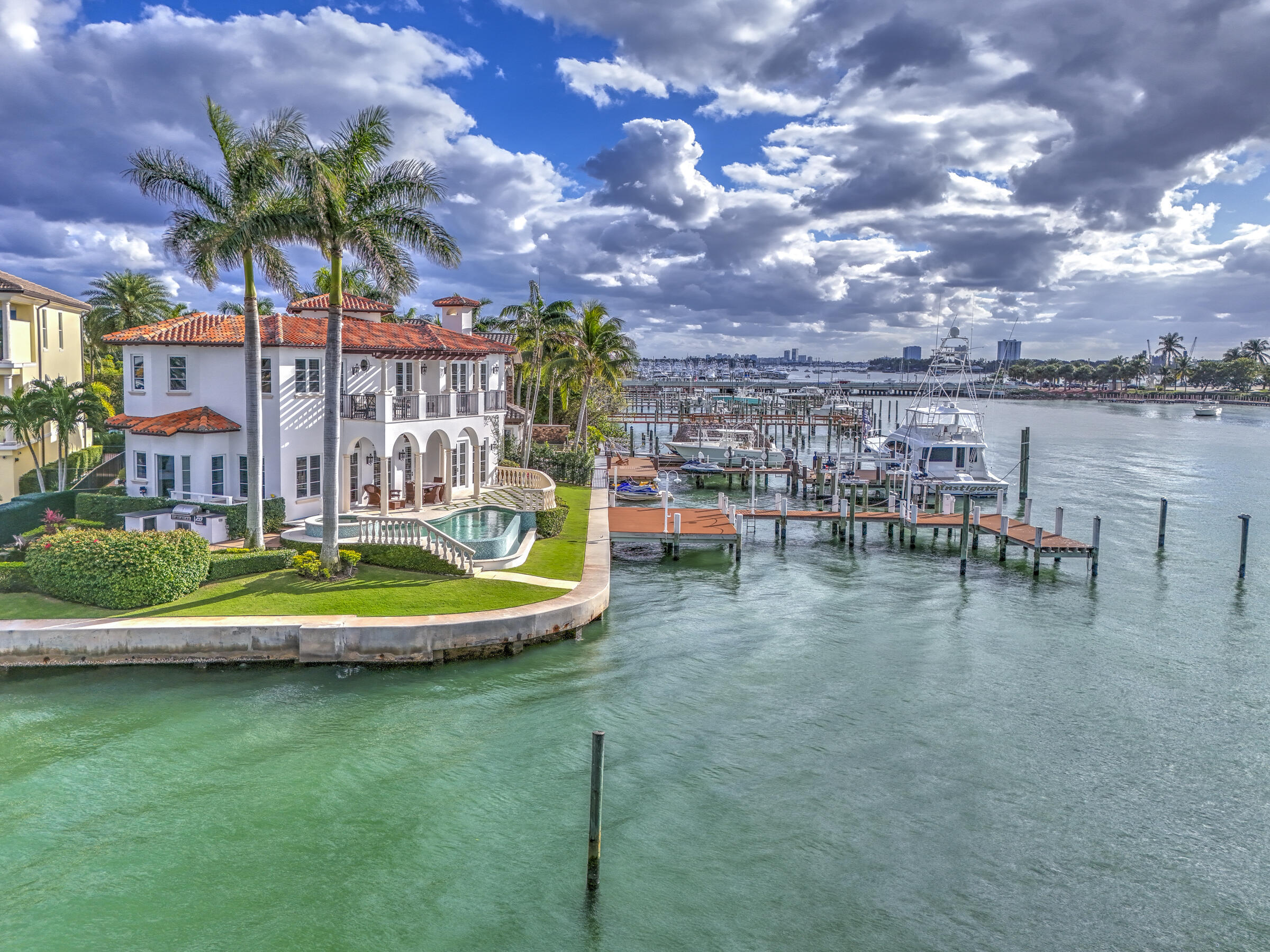 2775 Lake Drive — photo