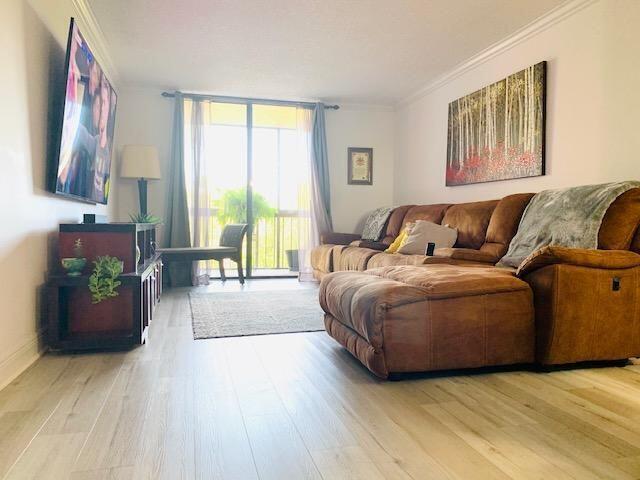 737 SE 1st Way 306 — photo