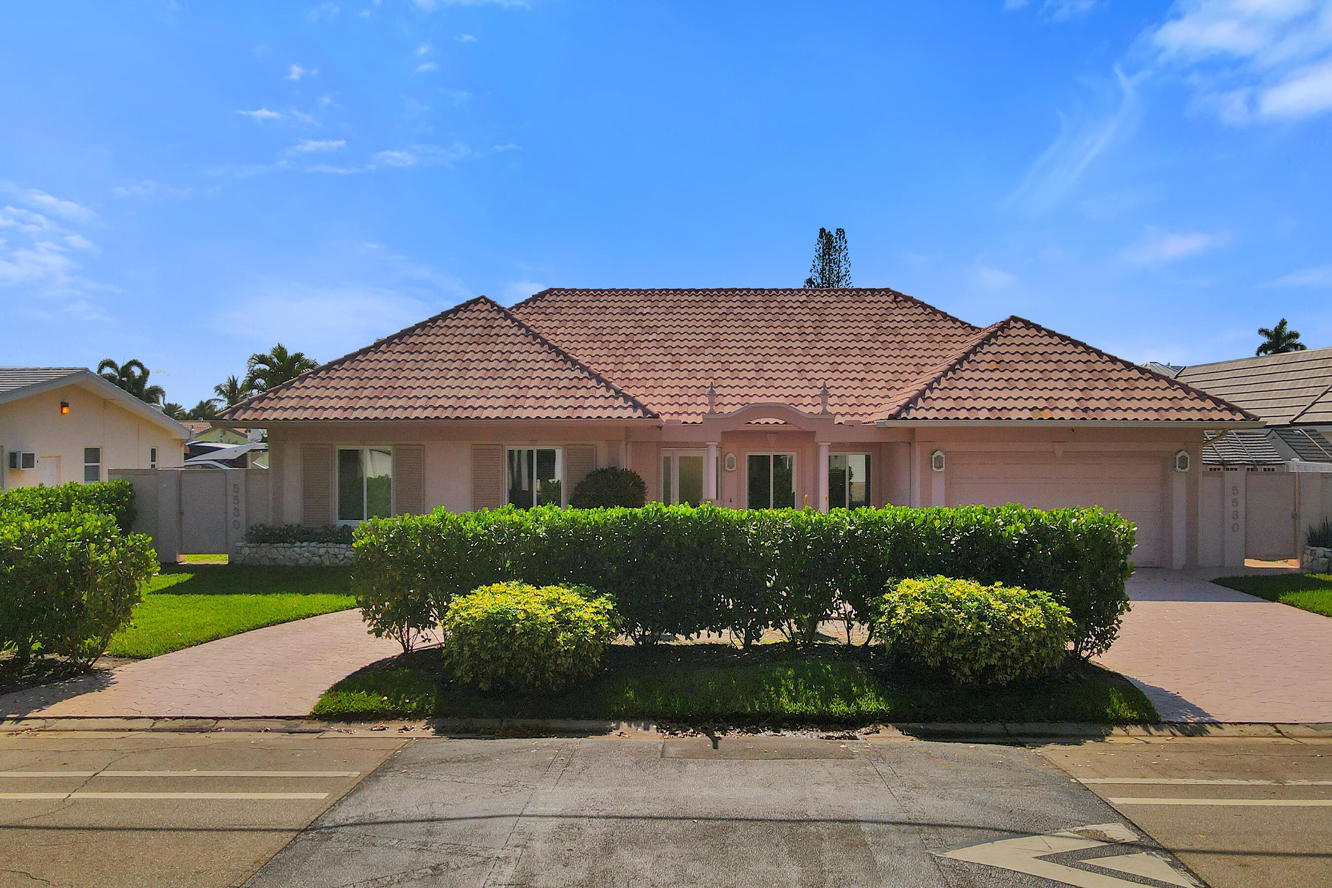 5530 Bayview Drive — photo