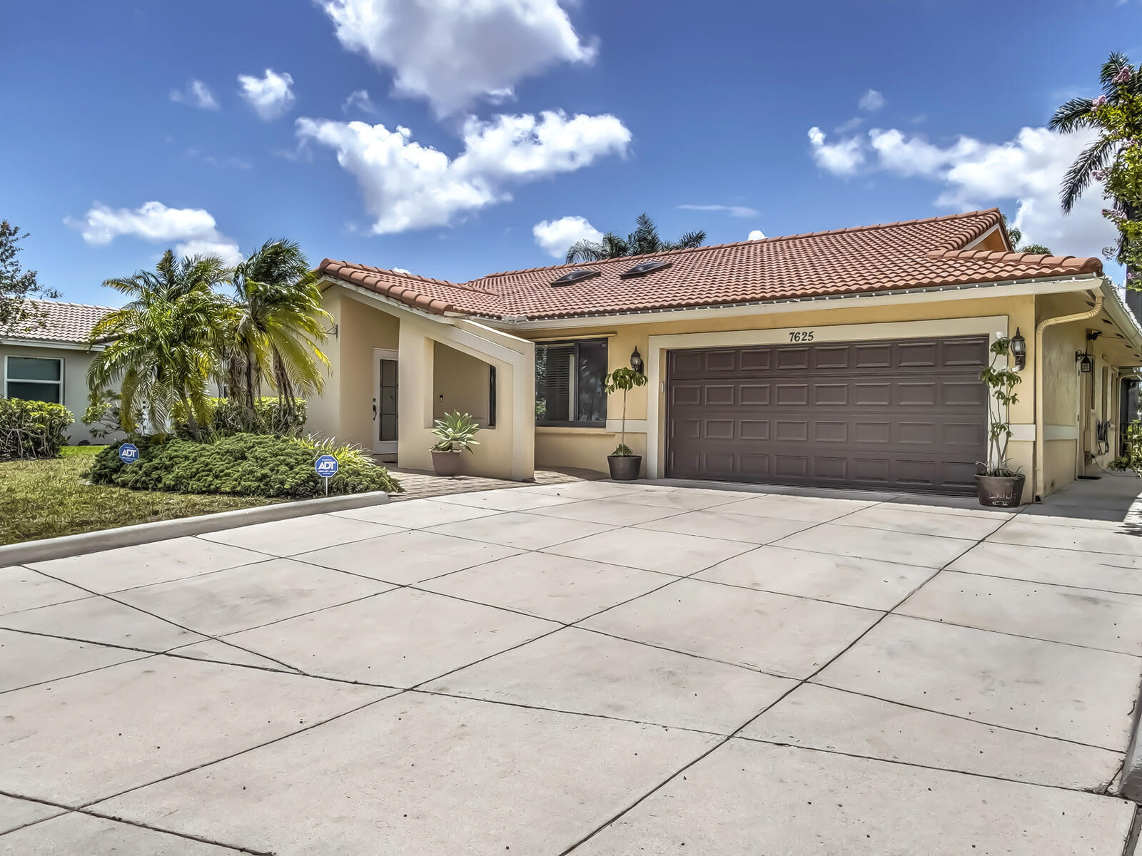 7625 Sunflower Drive — photo