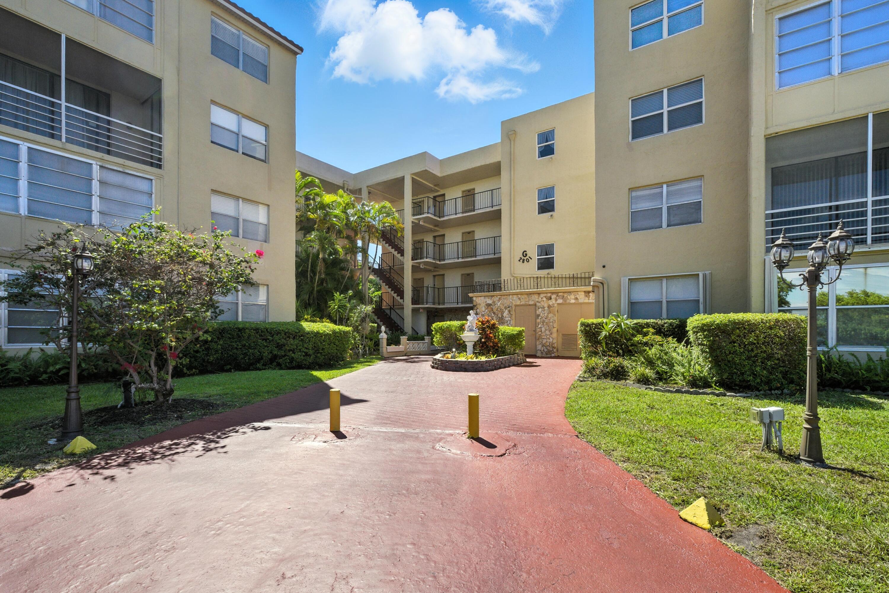 2801 Somerset Drive 101 — photo