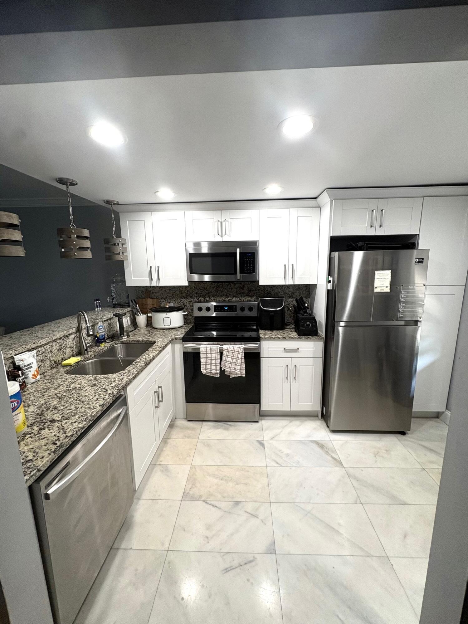 605 Oaks Drive 304 — photo