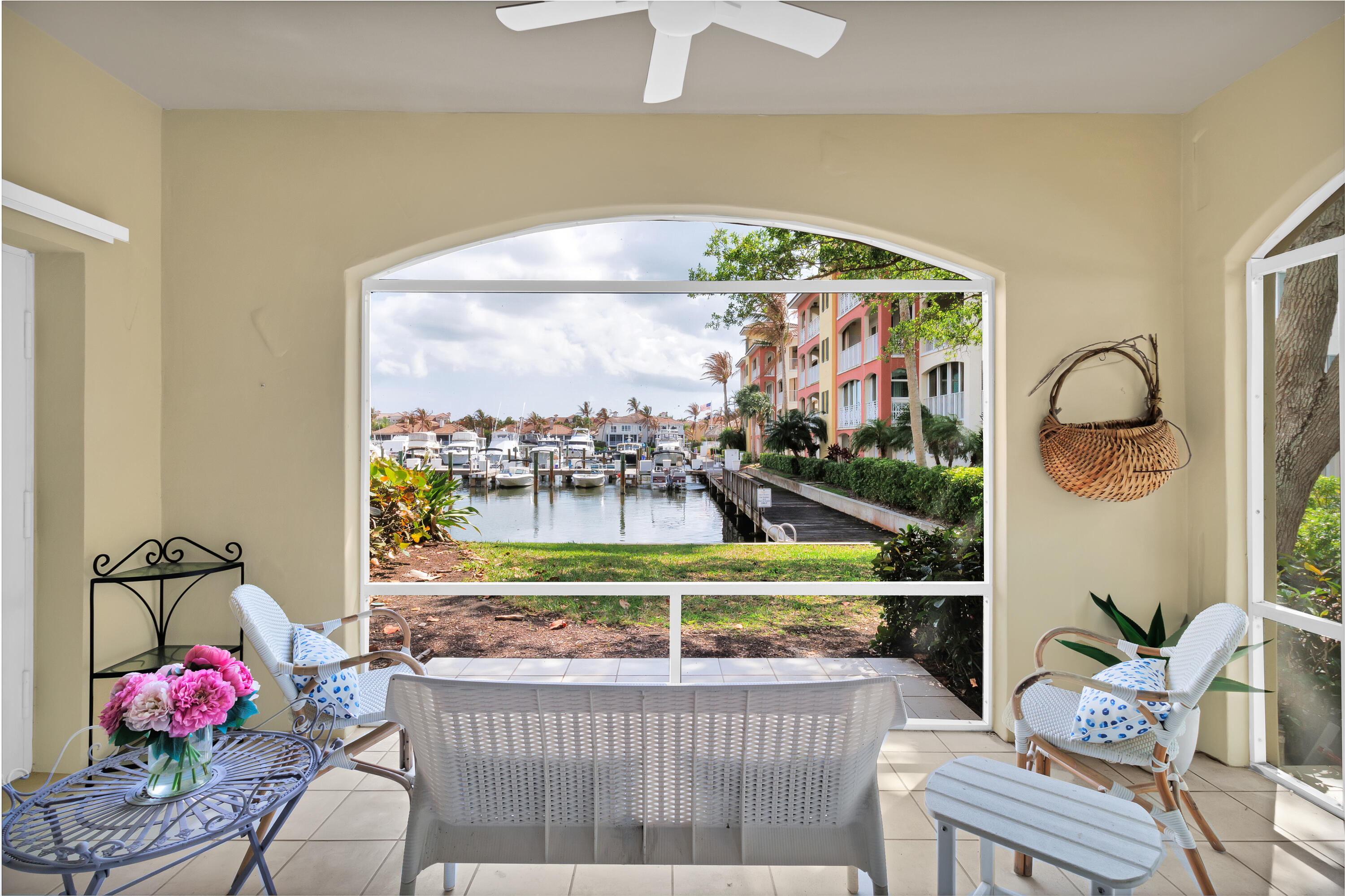 5520 N Harbor Village Drive 105 — photo