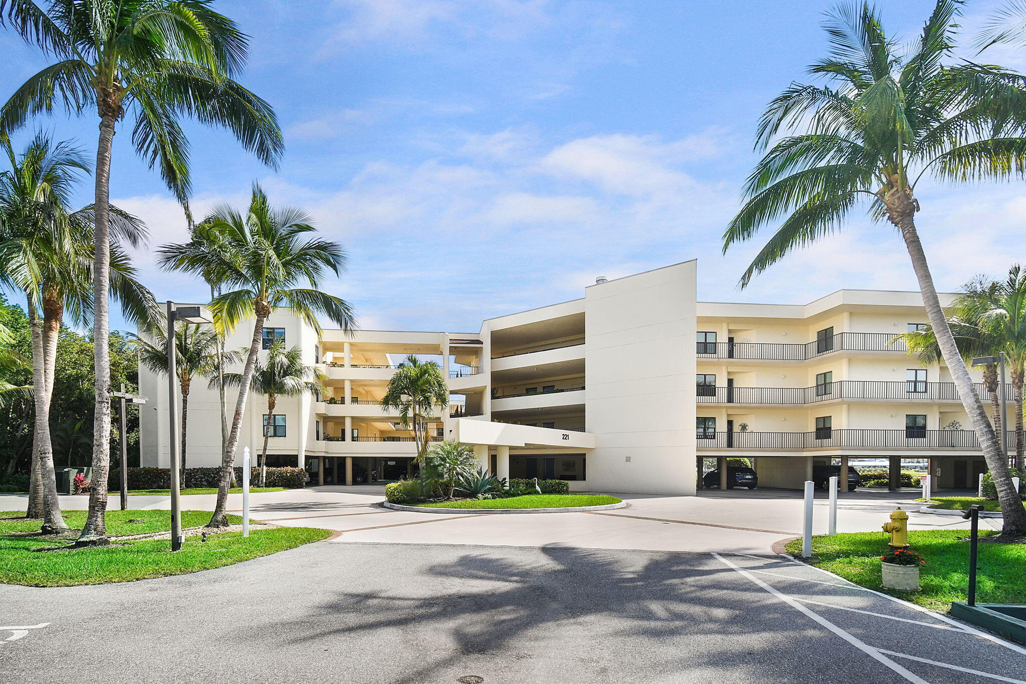221 NE Plantation Road 316 — photo