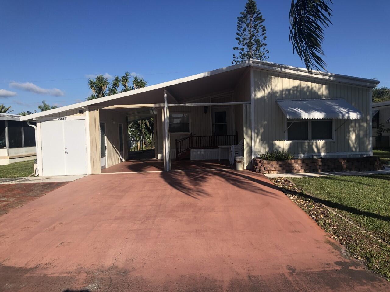 7847 SE Swan Avenue — photo
