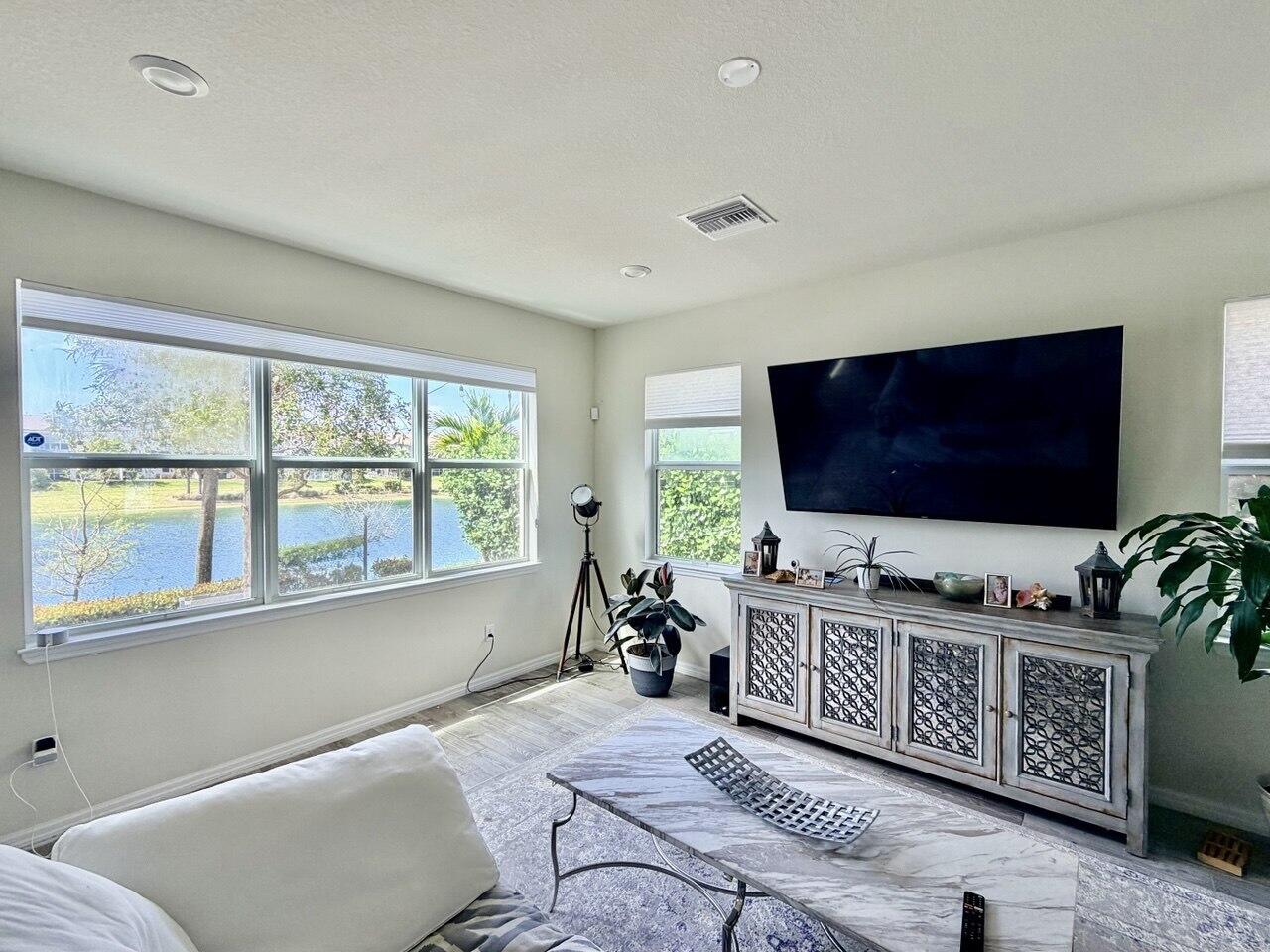 4924 Greenway Drive — photo