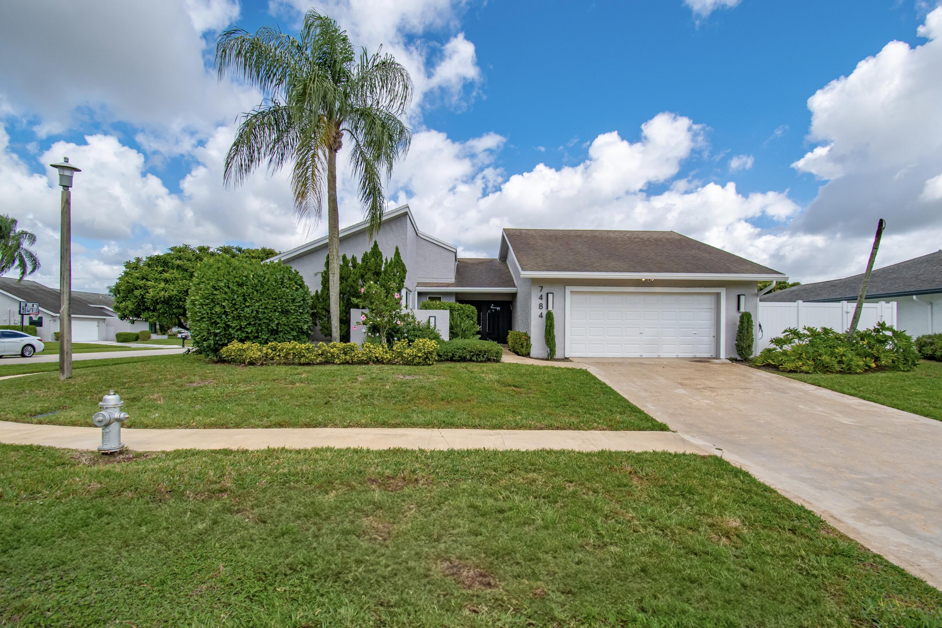 7484 Malibu Crescent — photo
