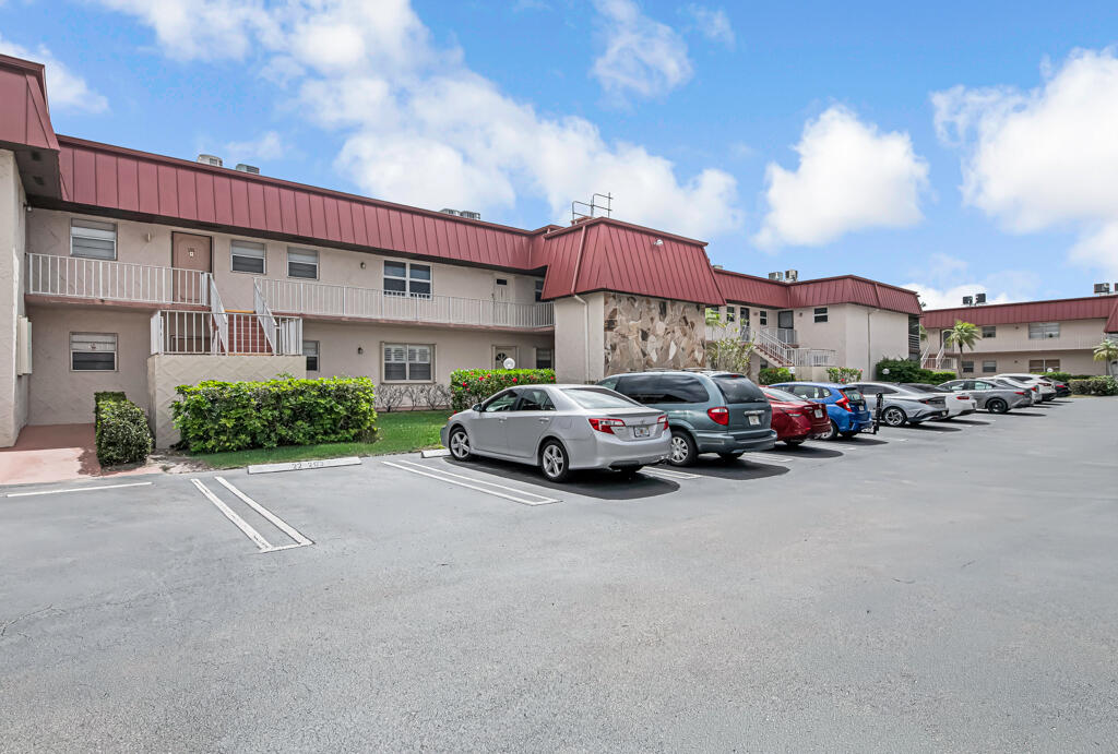 12022 W Greenway Drive 204 — photo