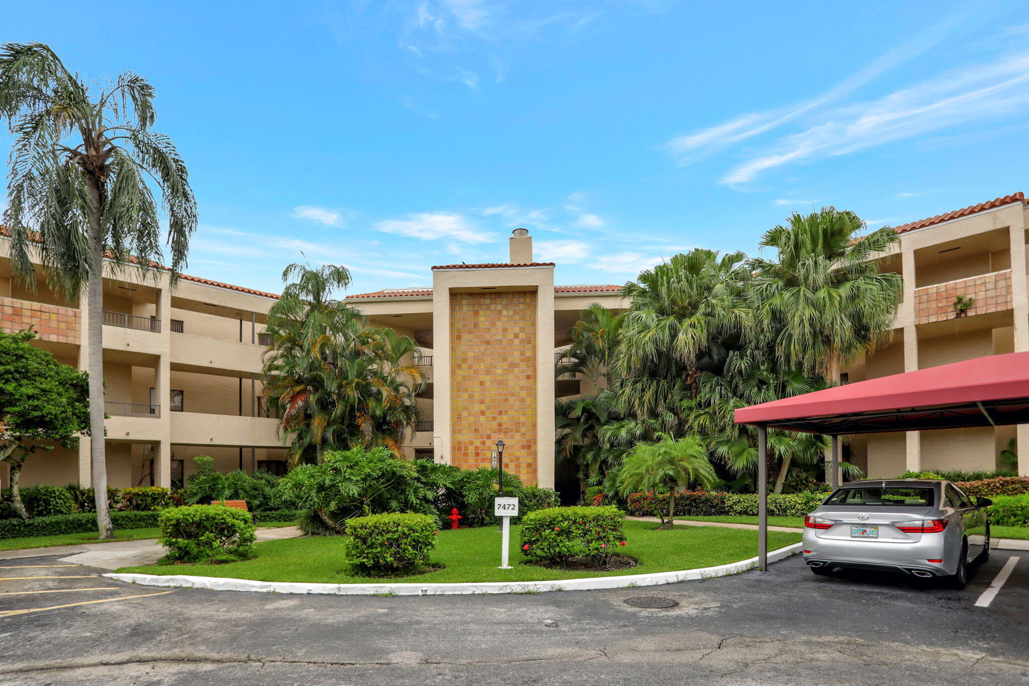 7472 La Paz Boulevard 304 — photo