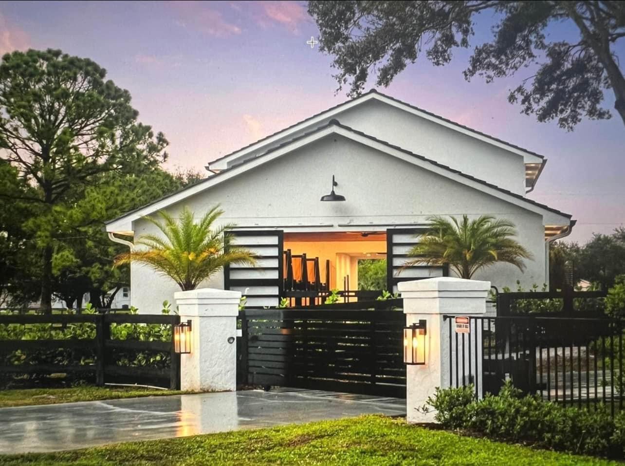 14322 Drafthorse Lane Stalls — photo