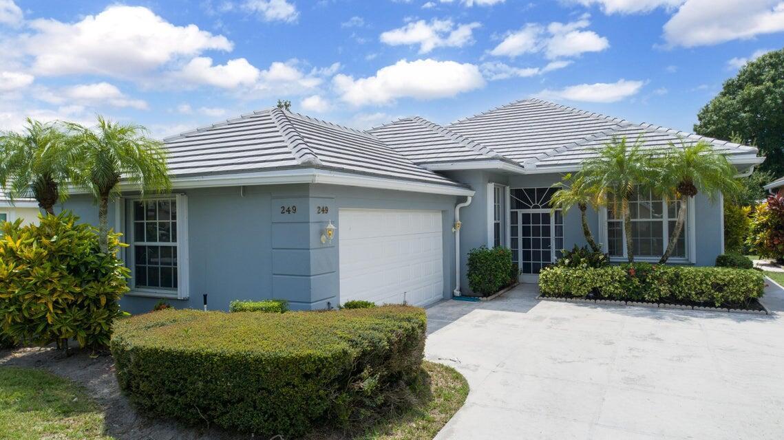 249 NW Bentley Circle — photo