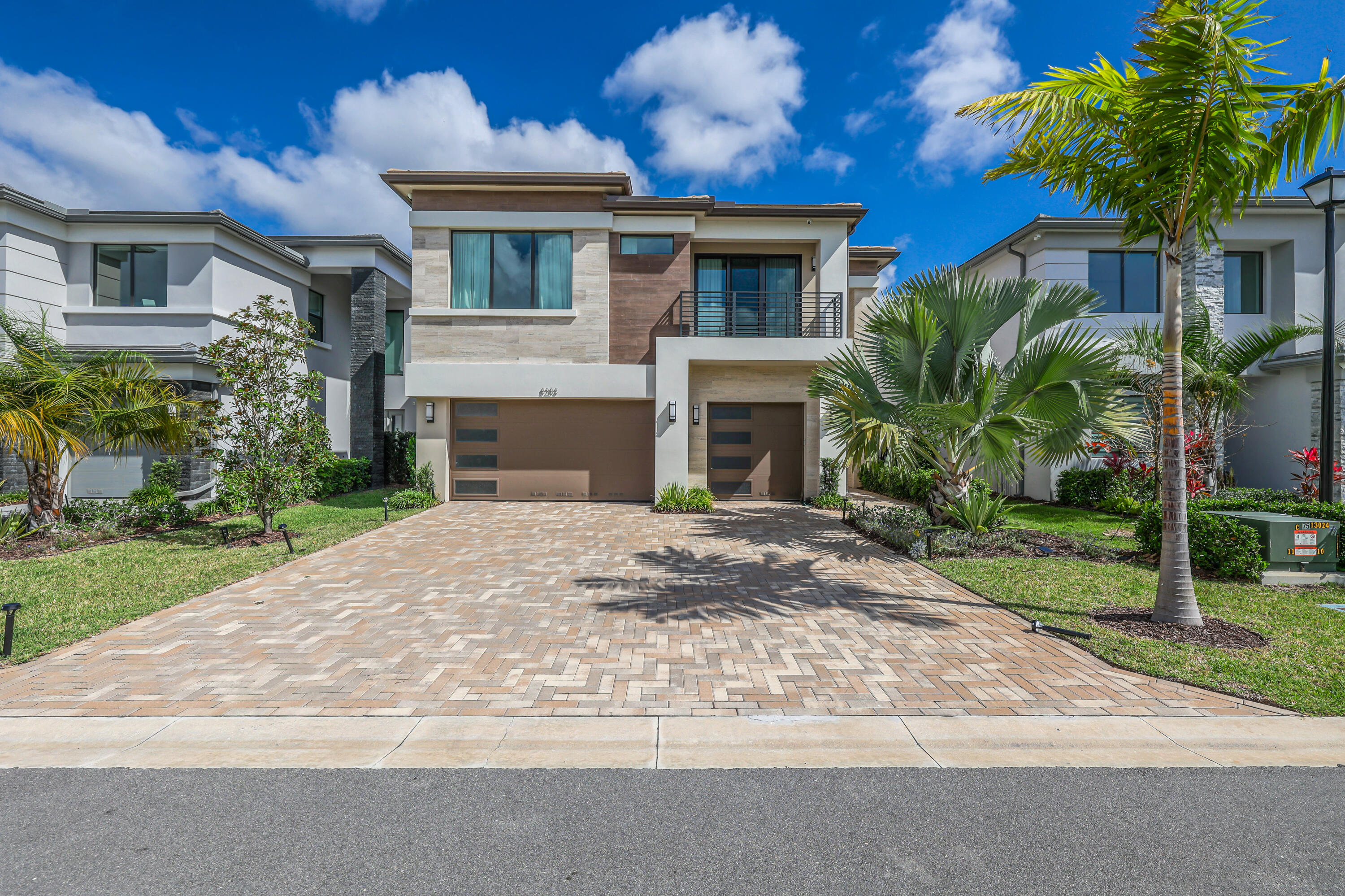 8283 Royal County Down Road — photo