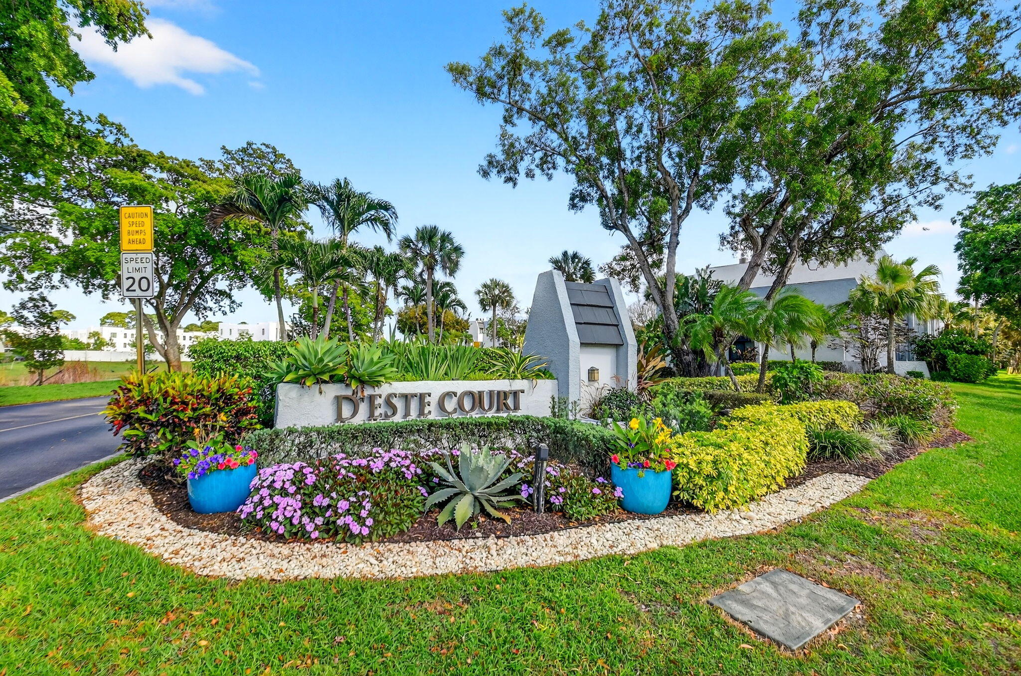 4290 Deste Court 303 — photo