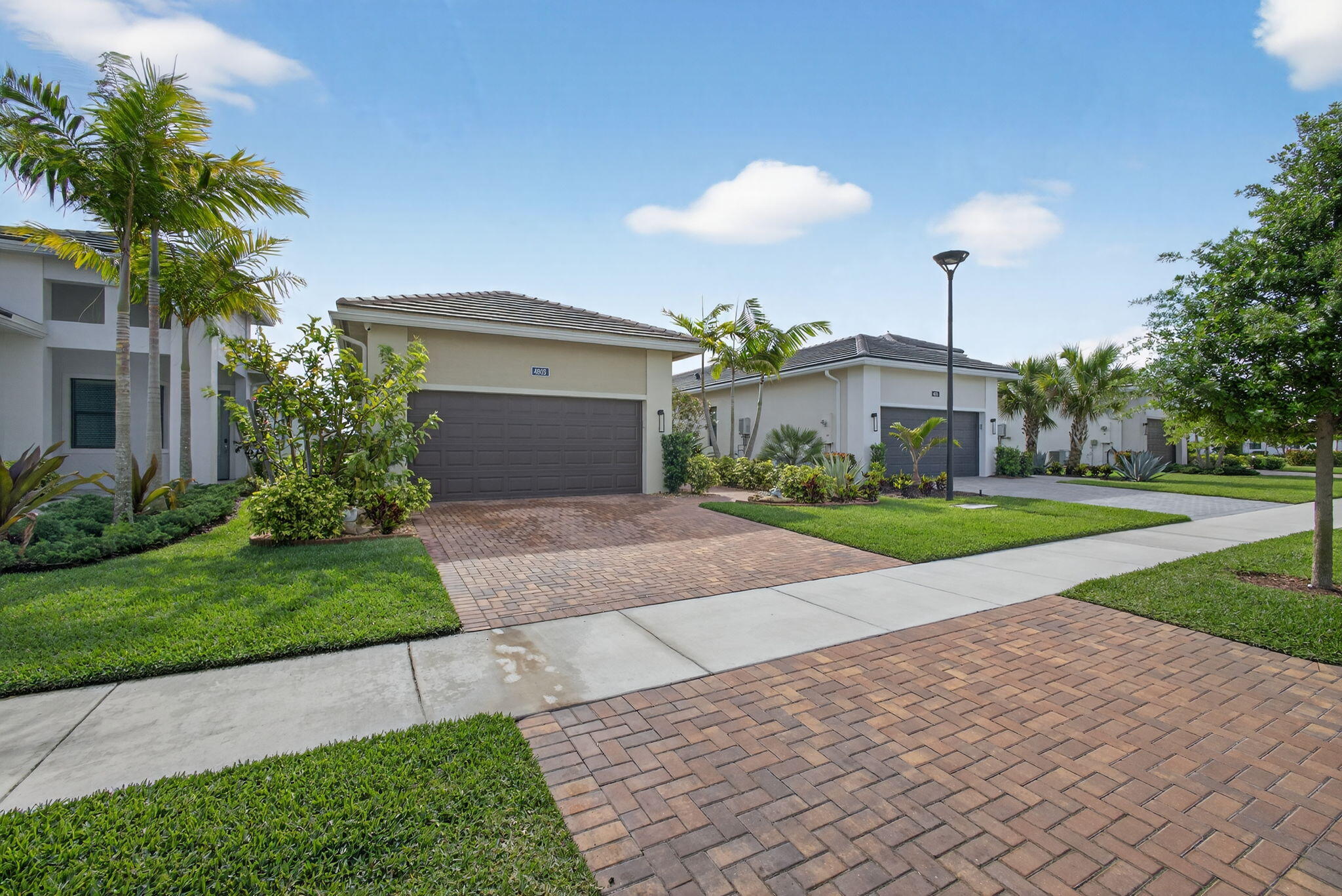 4805 Saint Armands Way — photo