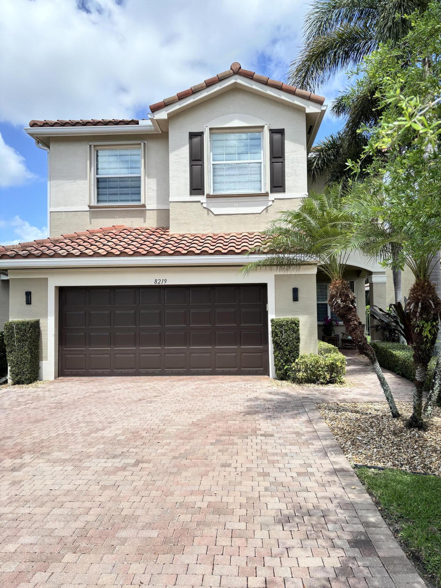 8219 Calabria Lakes Drive — photo