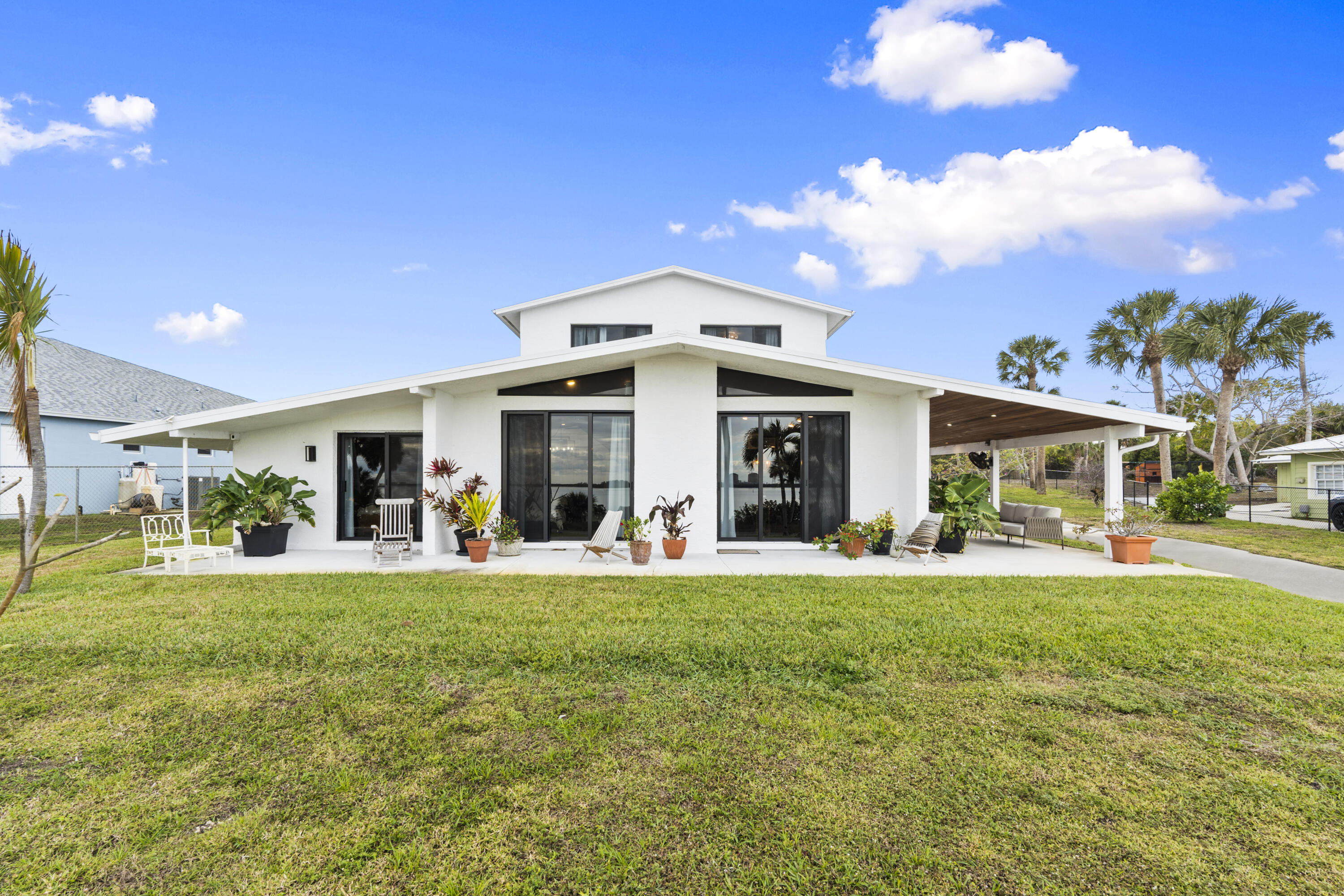 8309 S Indian River Drive — photo