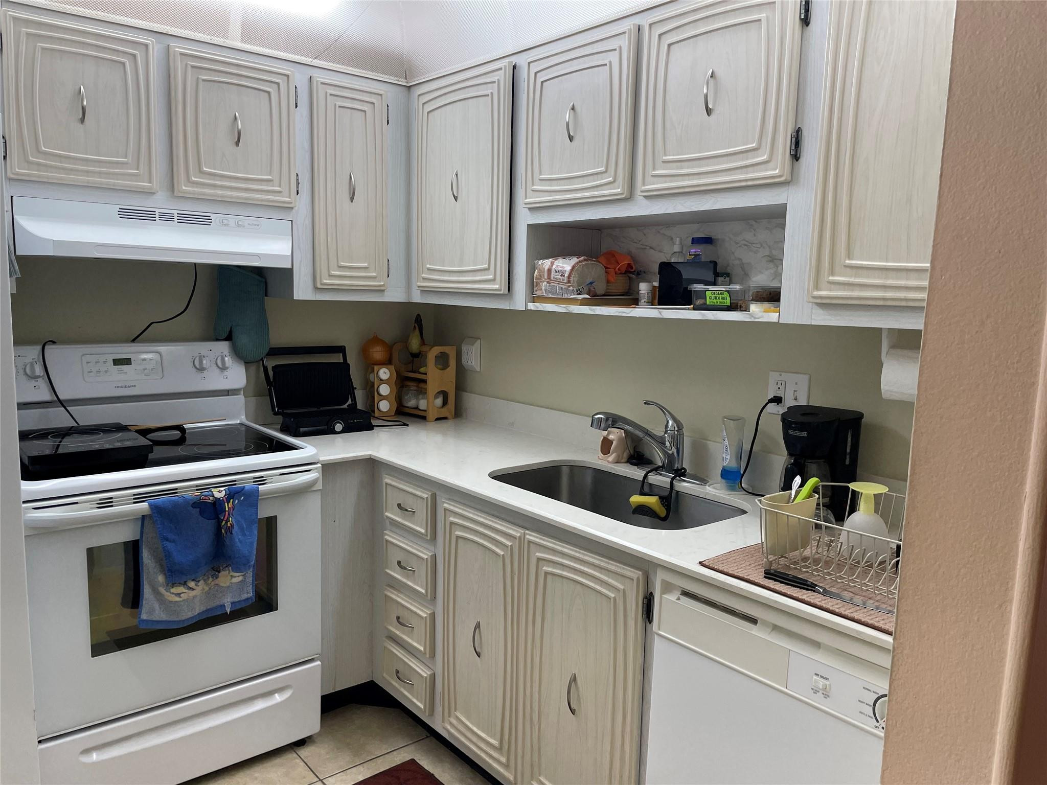 2821 Somerset Drive 118 — photo