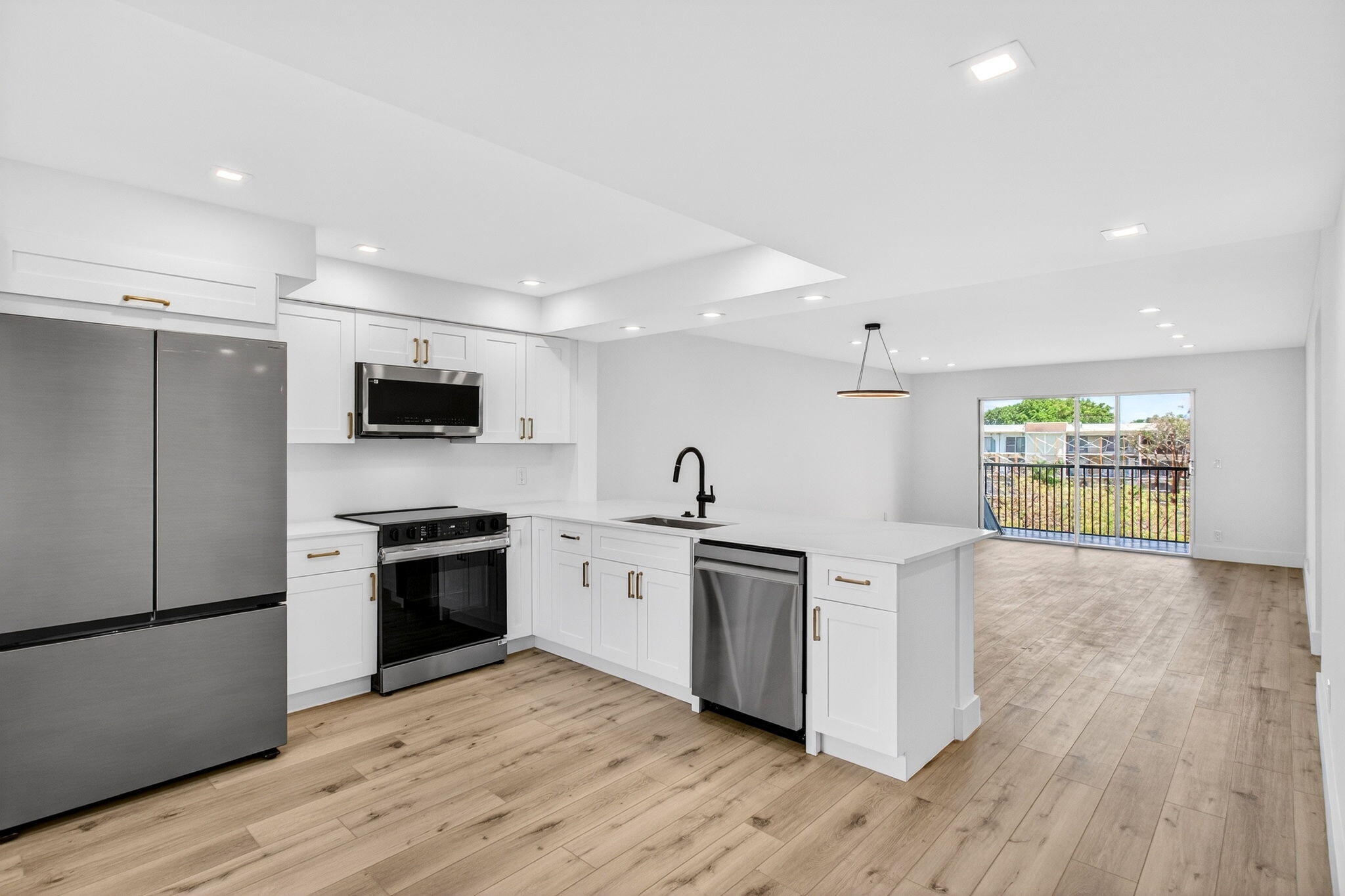 14360 Strathmore Lane 406 — photo