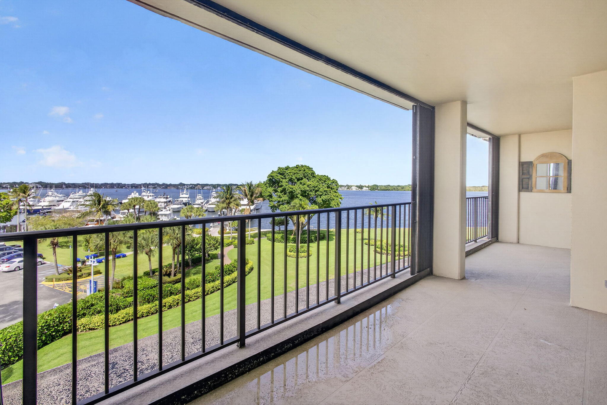 136 Lakeshore Drive 511 — photo
