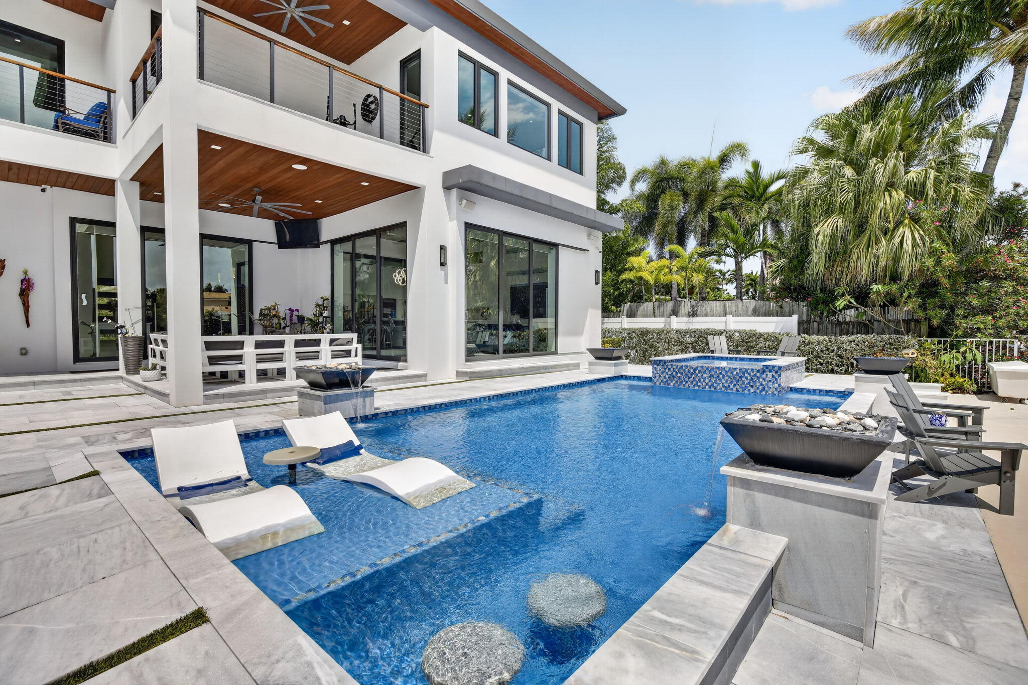 334 Isle Of Capri Drive — photo
