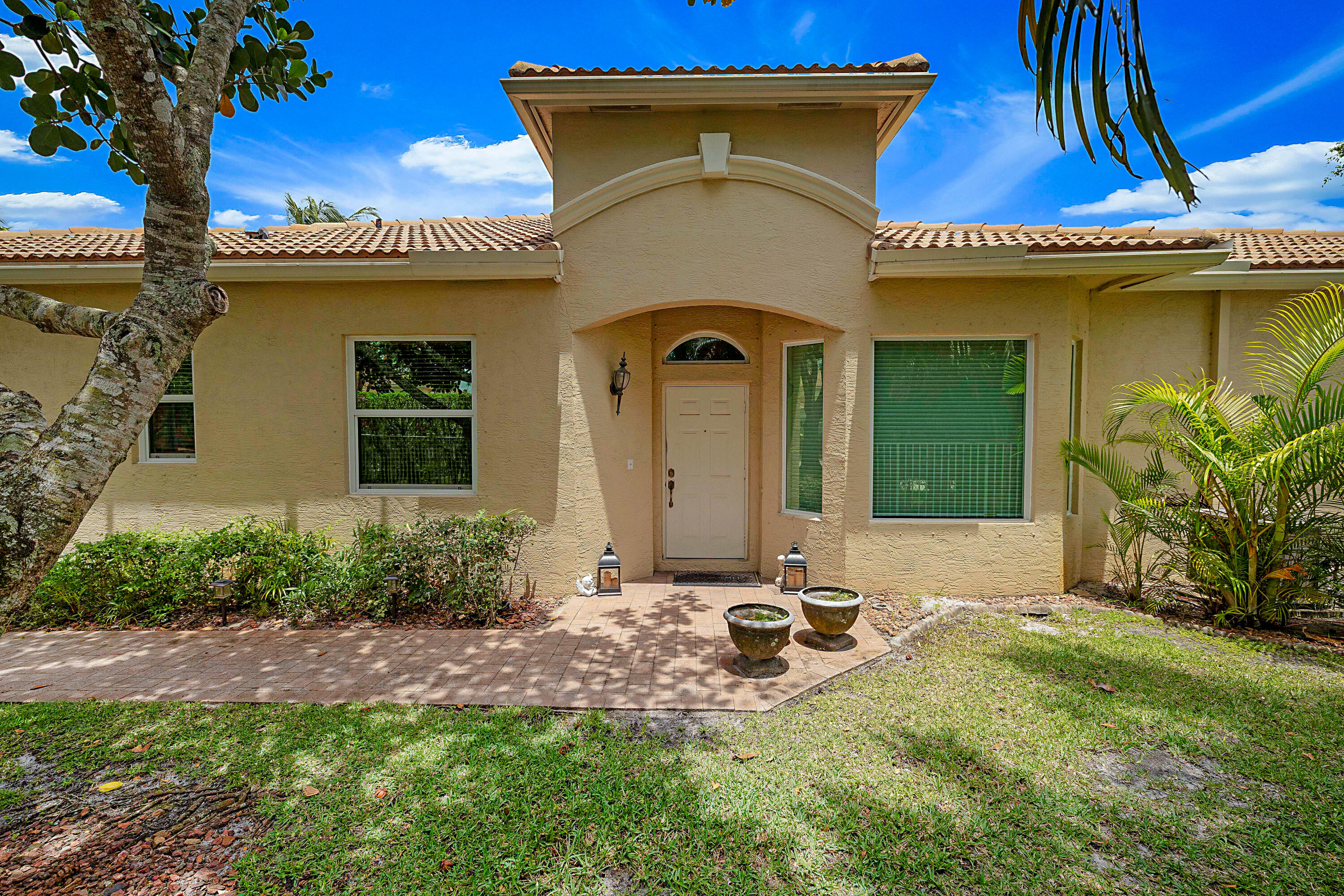 2568 Sandy Cay — photo