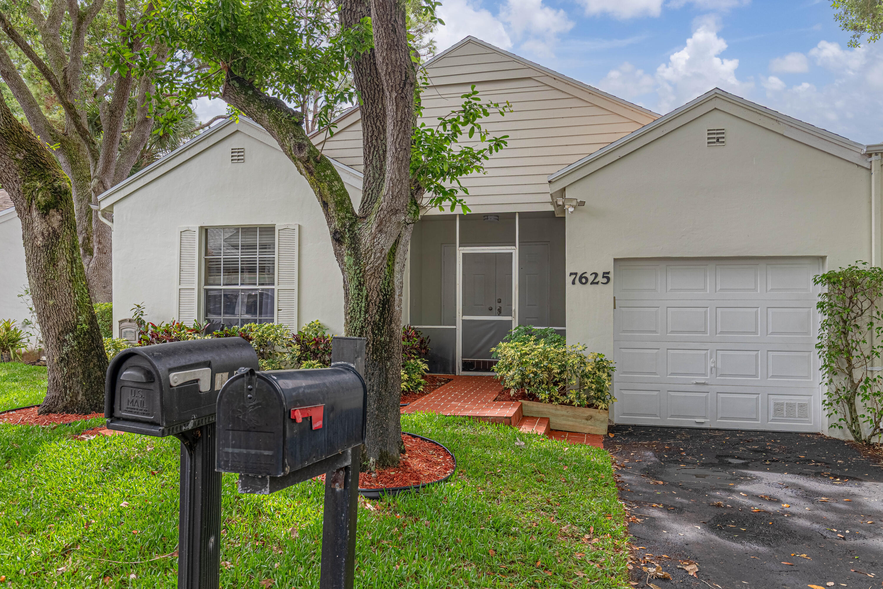 7625 Forest Green Lane — photo