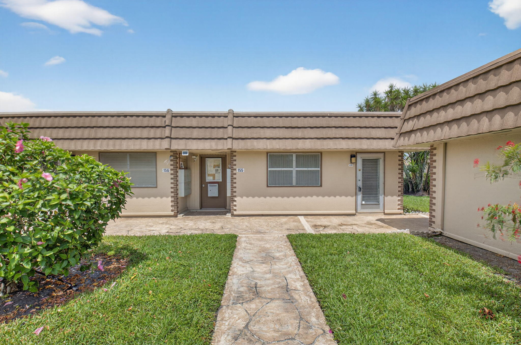 155 Seville G — photo