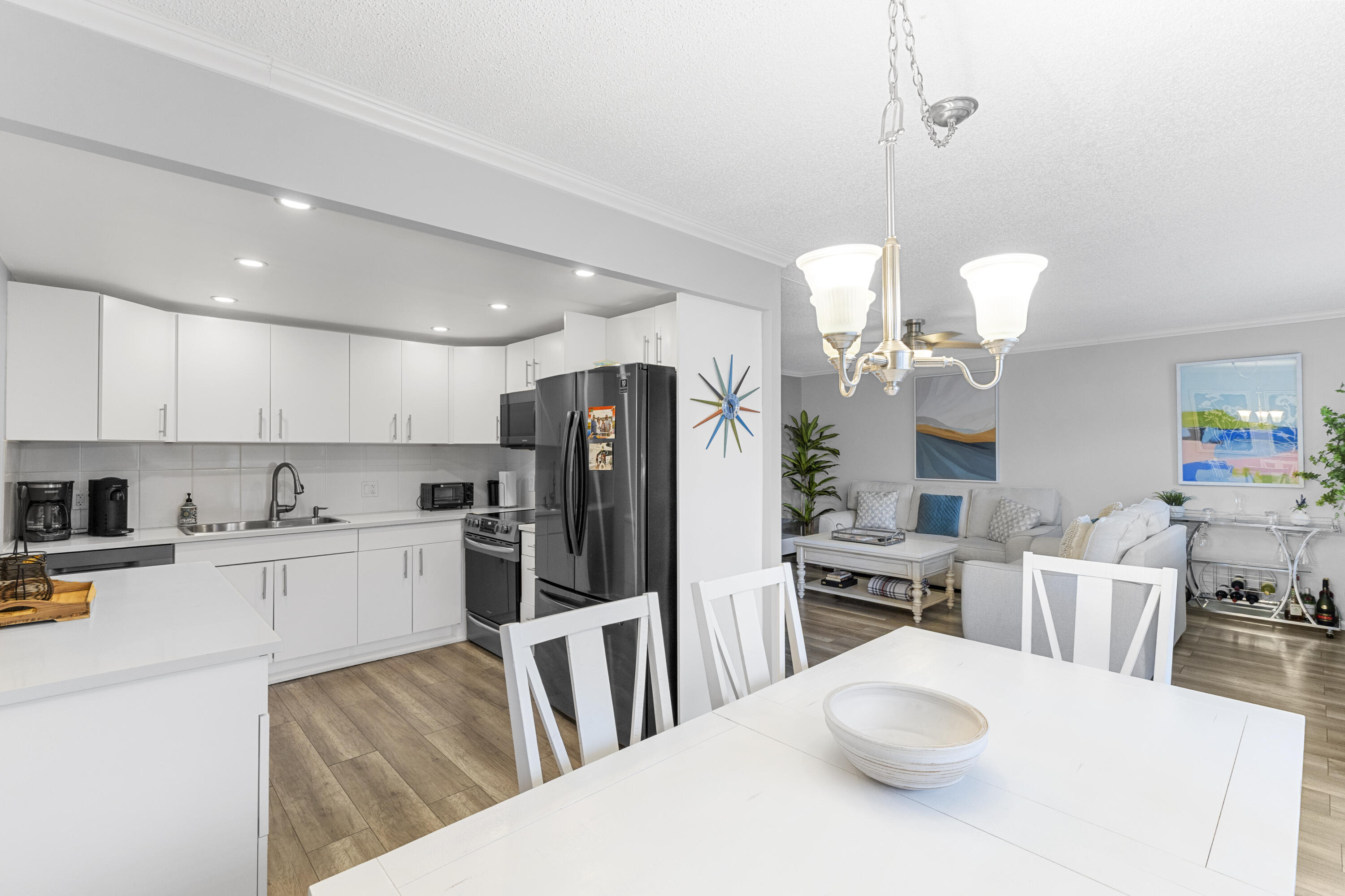 1032 Ventnor H Crescent H — photo