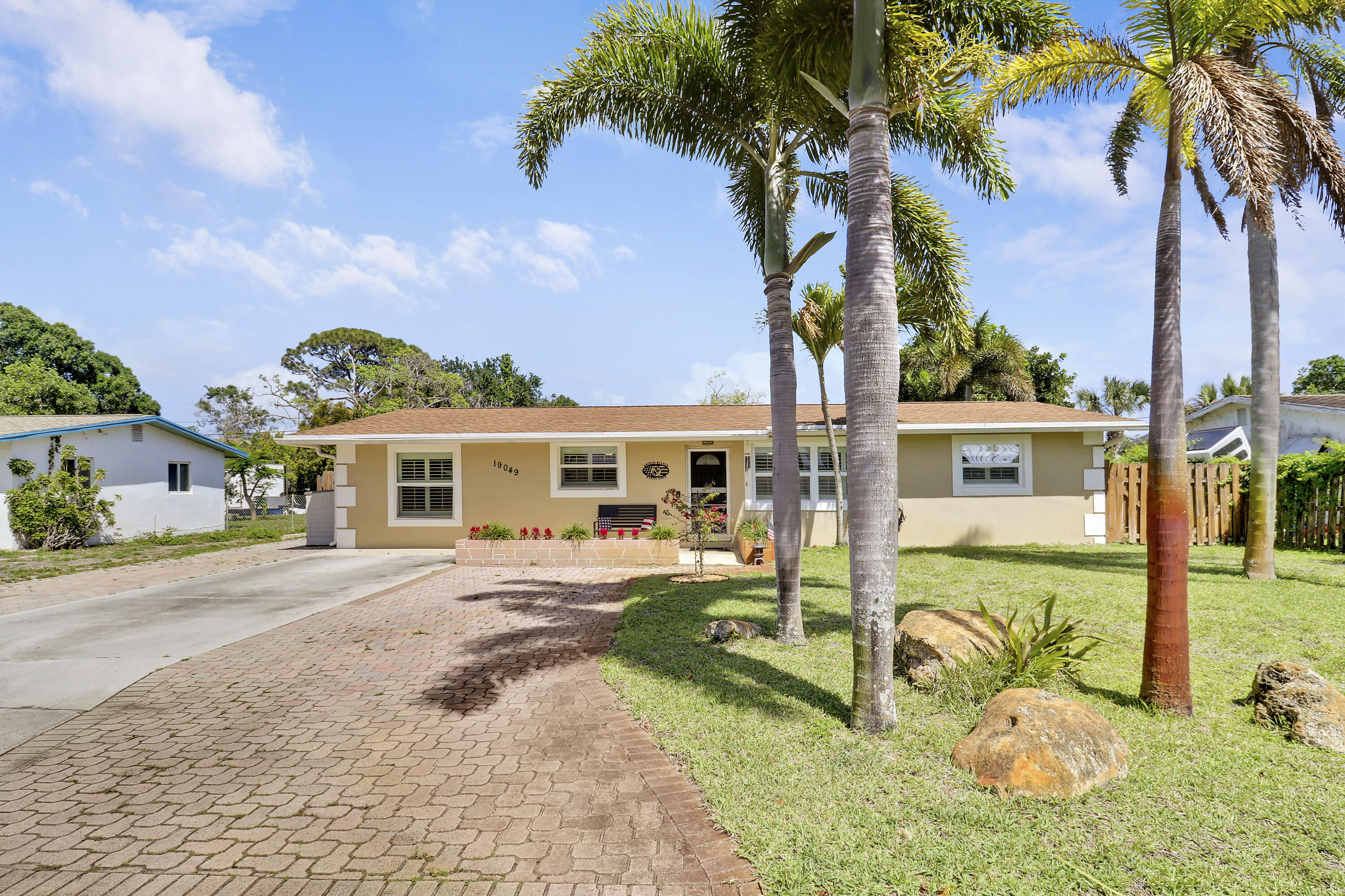 19049 SE Robert Drive — photo