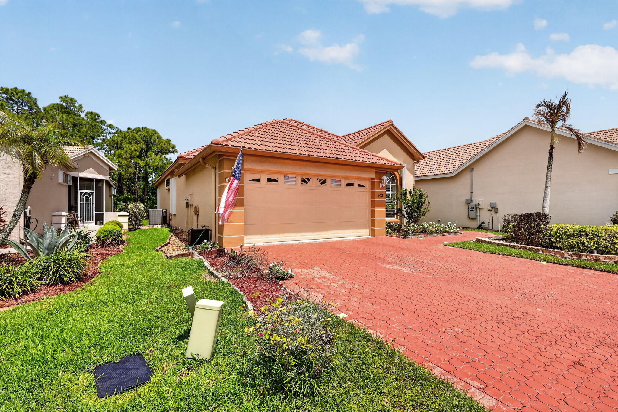 653 SW Munjack Cove — photo