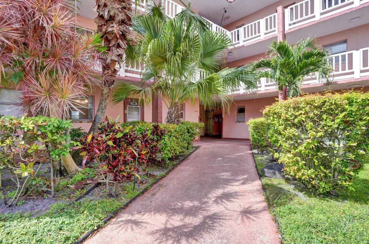 9460 Sunrise Lakes Boulevard 106 — photo