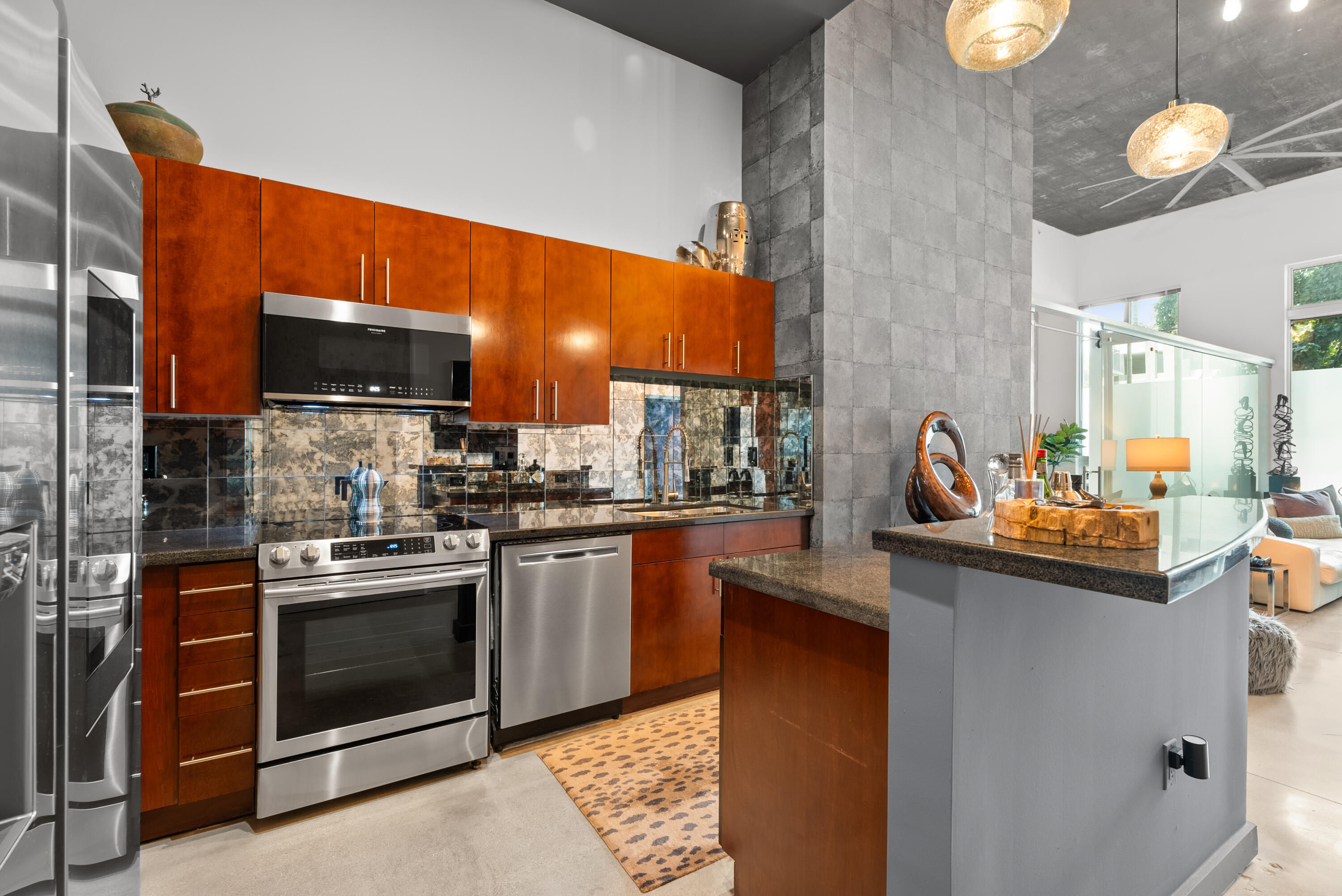 300 S Australian Avenue 103 — photo