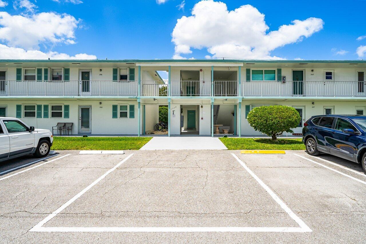 1117 Lake Terrace 207 — photo