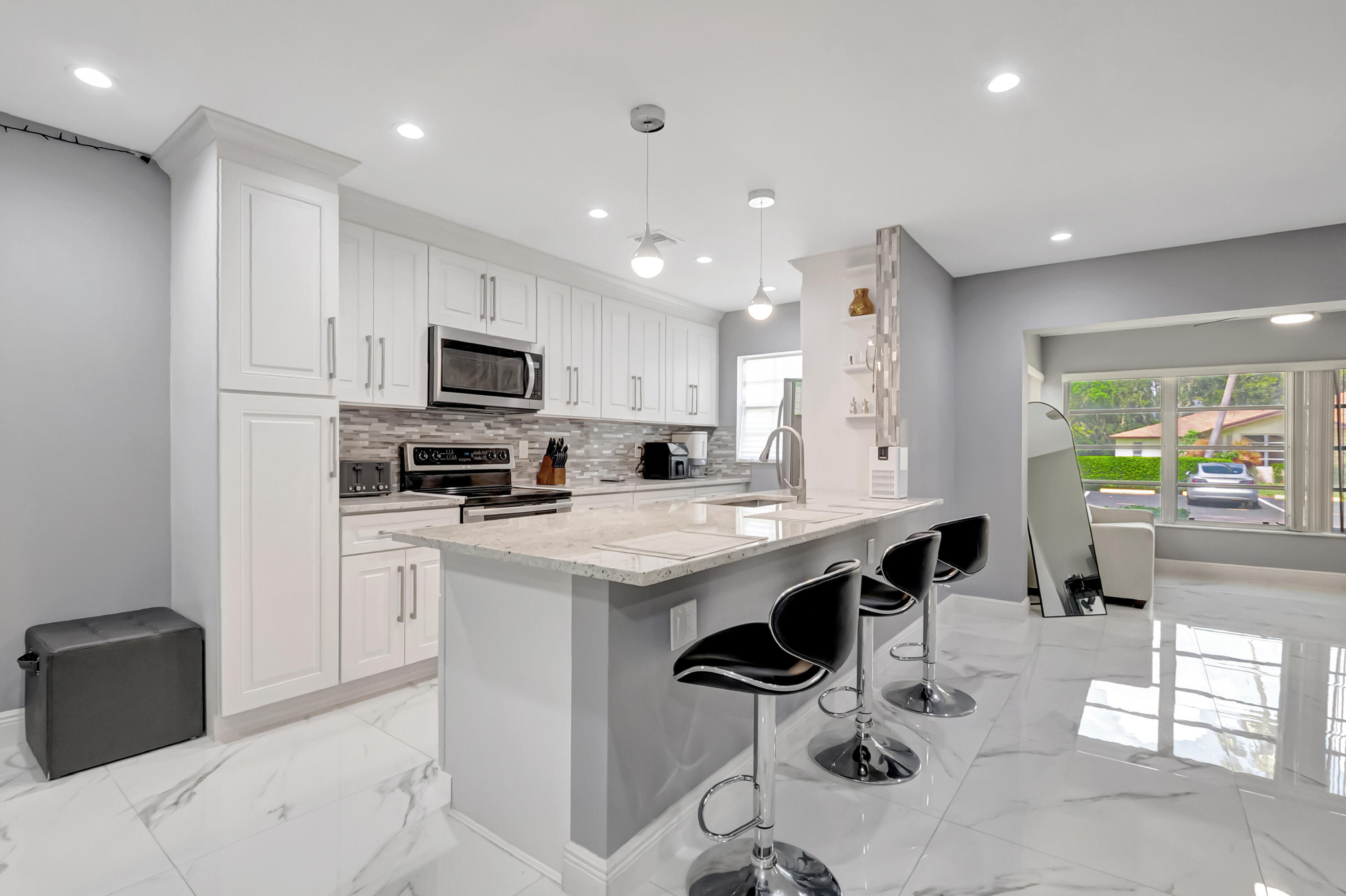 14010 Nesting Way B — photo