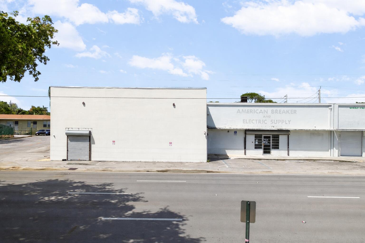 1800 N Dixie Highway — photo