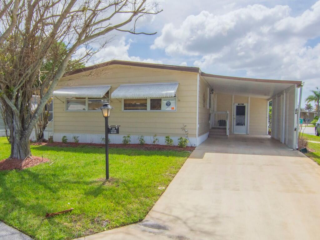 225 NE Forrest Court — photo
