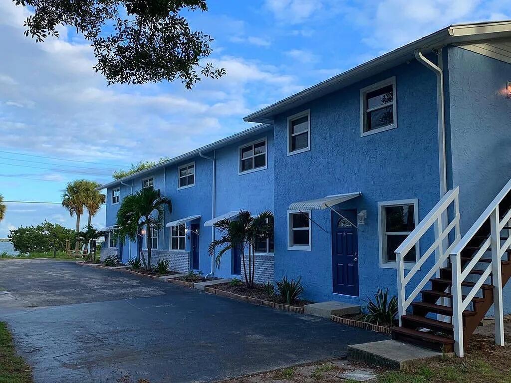 4220 NE Indian River Drive NE Unit #5 — photo
