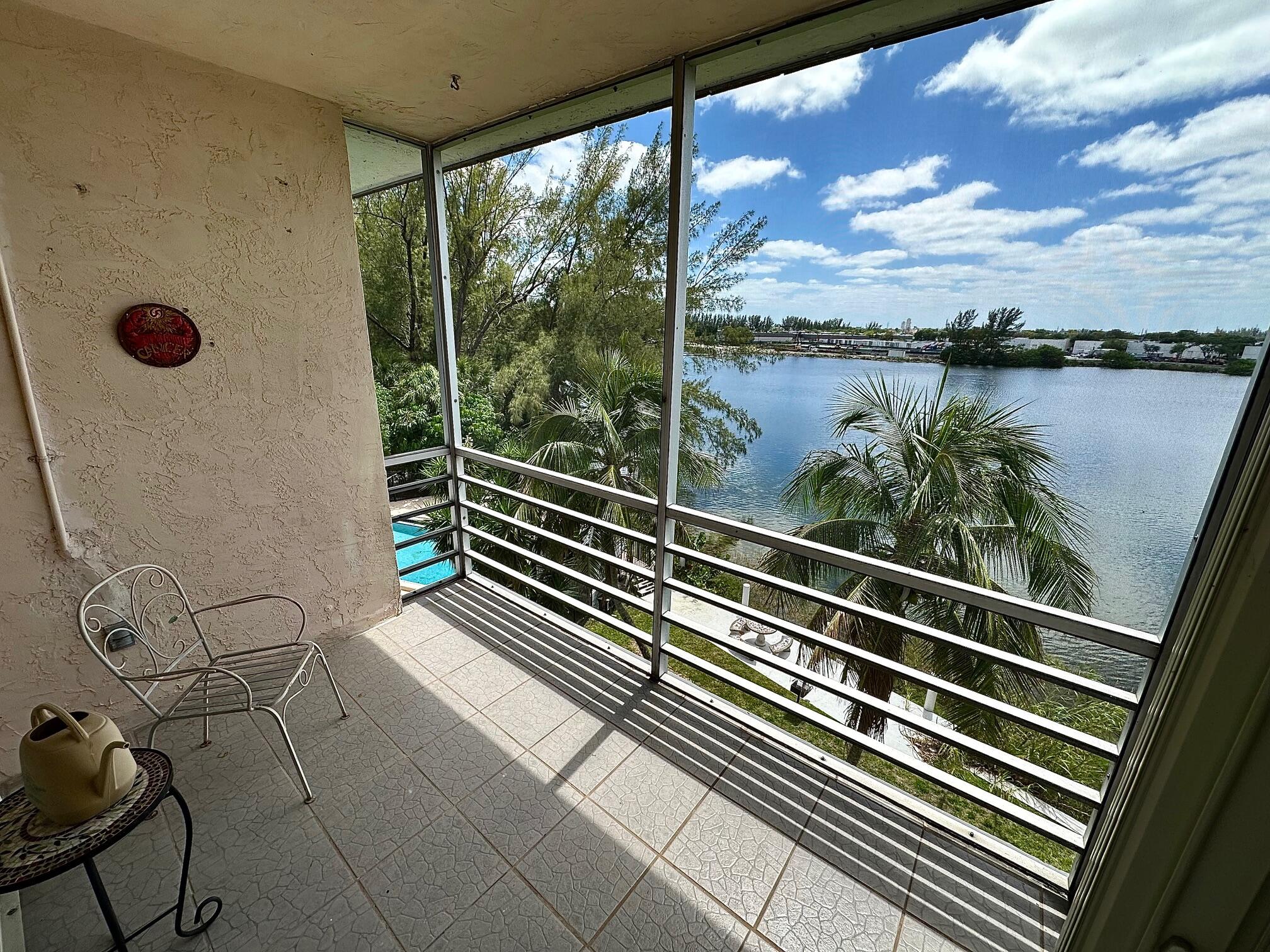 4311 Crystal Lake Drive 407 — photo