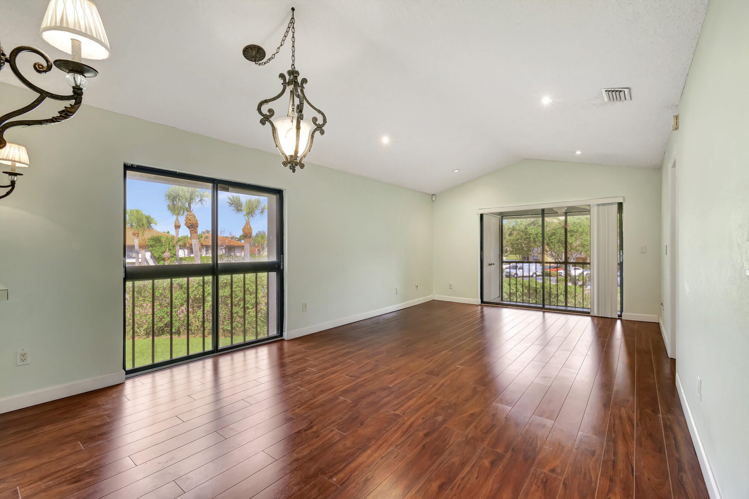 351 Club Circle 207 — photo