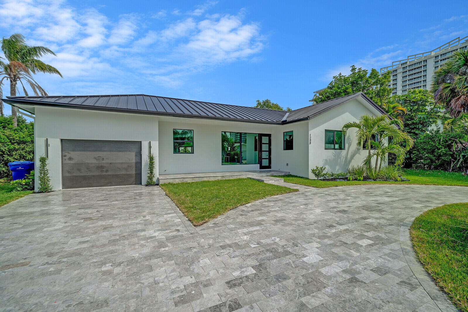 1248 N Harbor Drive — photo